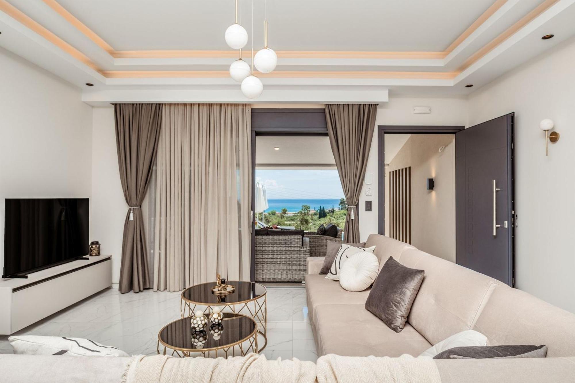 Villa Roselia - Luxury Escape with Magnificent Views, by ZanteWize