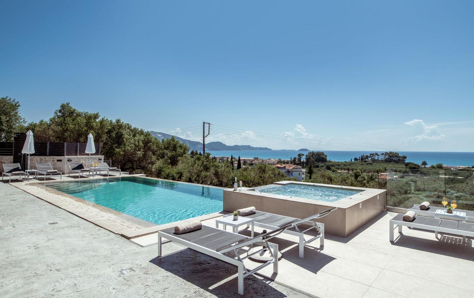 Villa Roselia - Luxury Escape with Magnificent Views, by ZanteWize