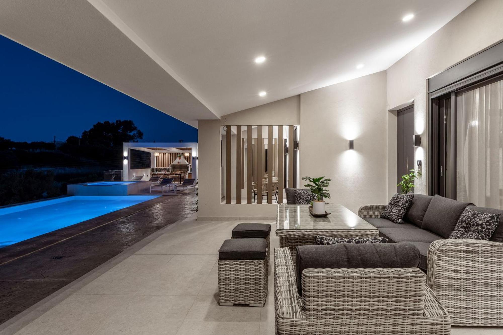 Villa Roselia - Luxury Escape with Magnificent Views, by ZanteWize