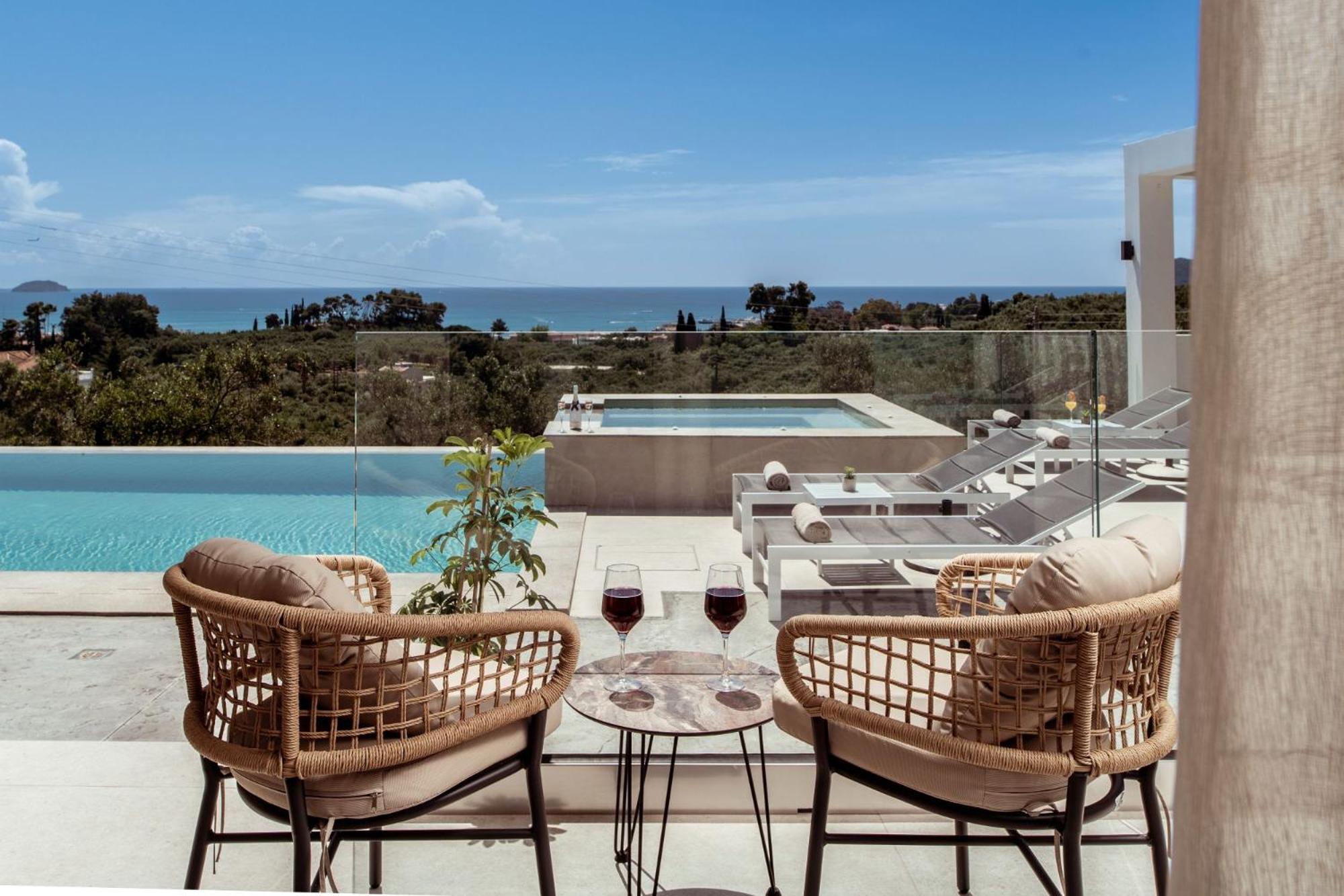 Villa Roselia - Luxury Escape with Magnificent Views, by ZanteWize