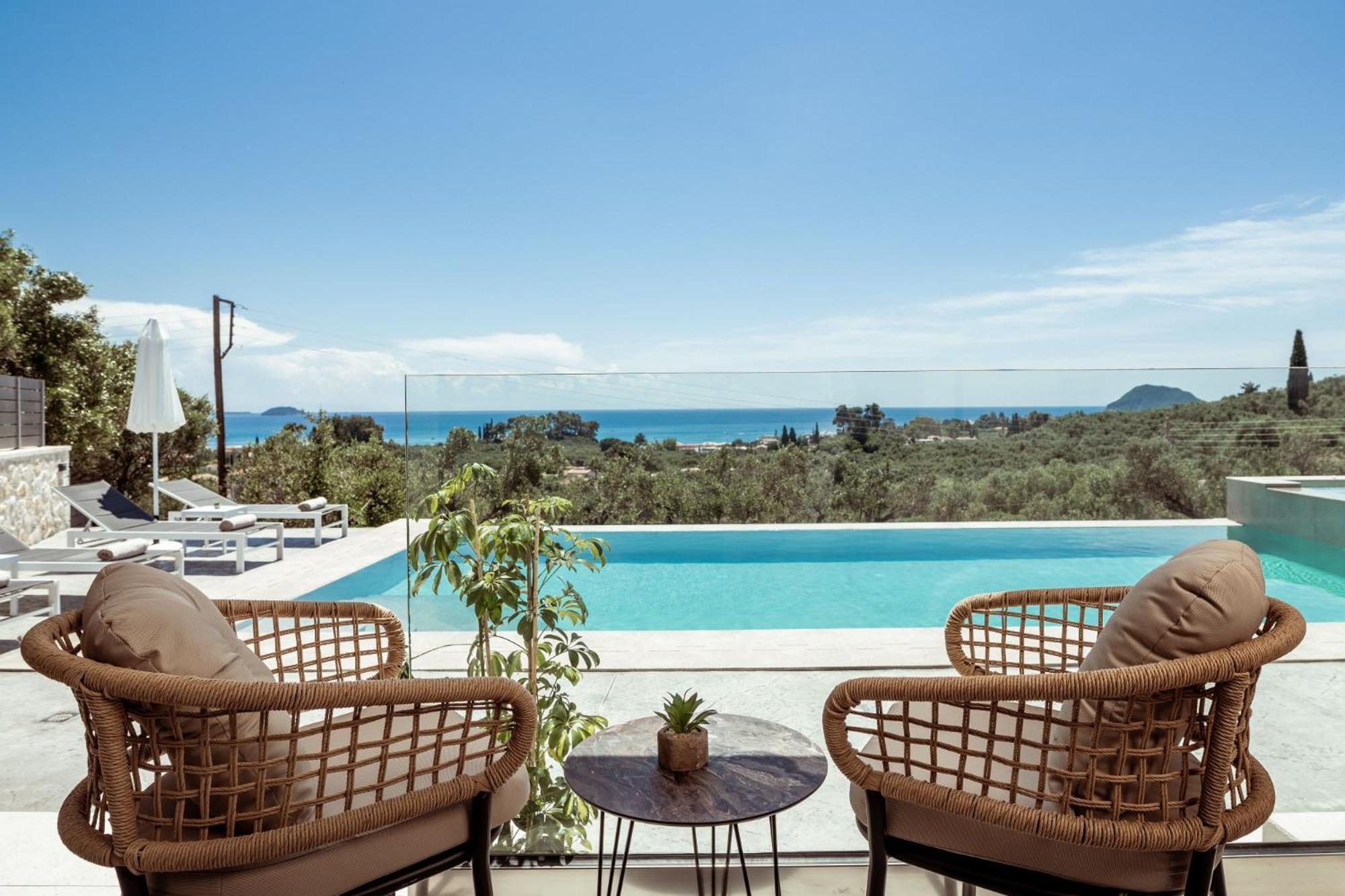 Villa Roselia - Luxury Escape with Magnificent Views, by ZanteWize