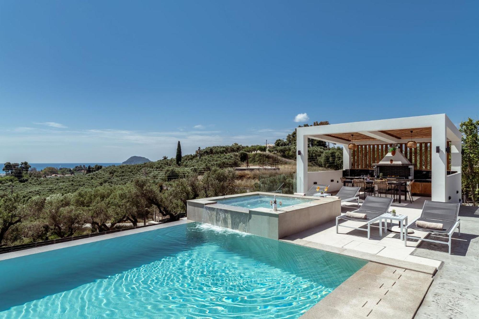 Villa Roselia - Luxury Escape with Magnificent Views, by ZanteWize