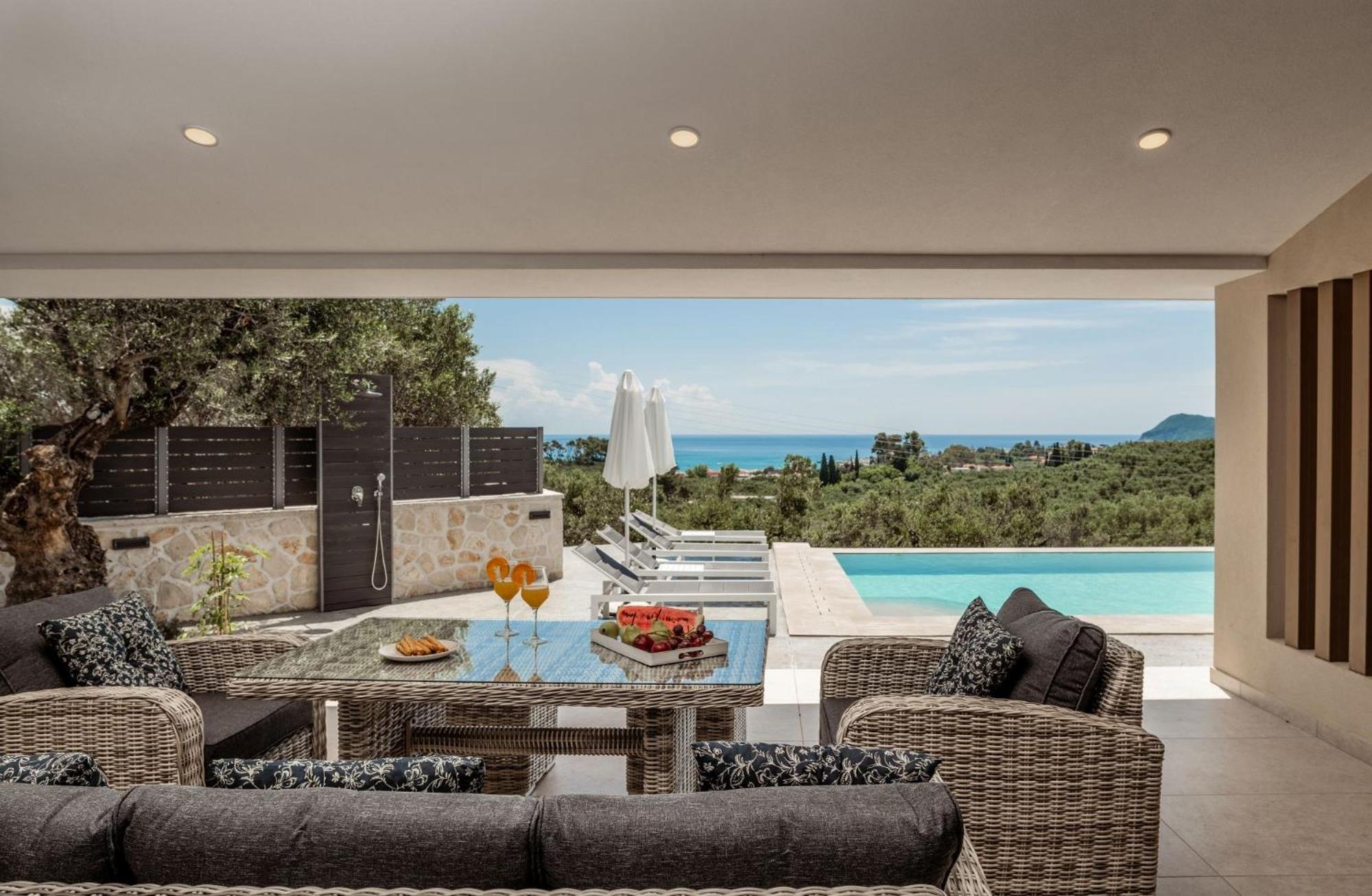 Villa Roselia - Luxury Escape with Magnificent Views, by ZanteWize