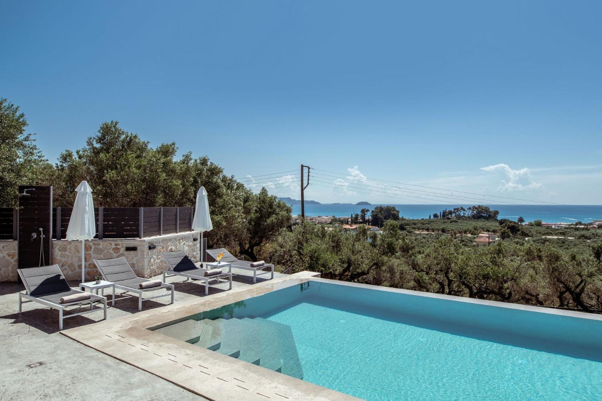 Villa Roselia - Luxury Escape with Magnificent Views, by ZanteWize