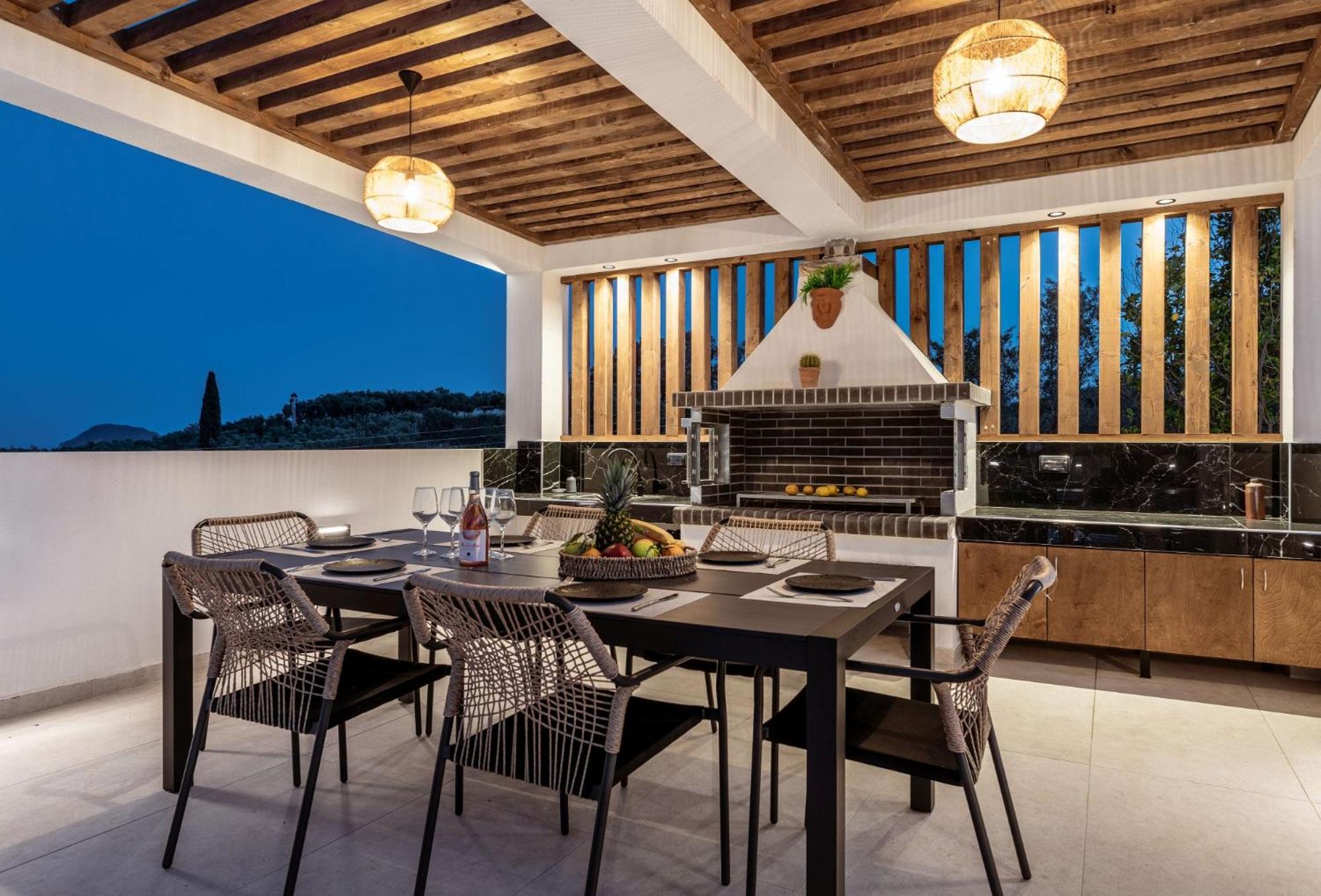 Villa Roselia - Luxury Escape with Magnificent Views, by ZanteWize