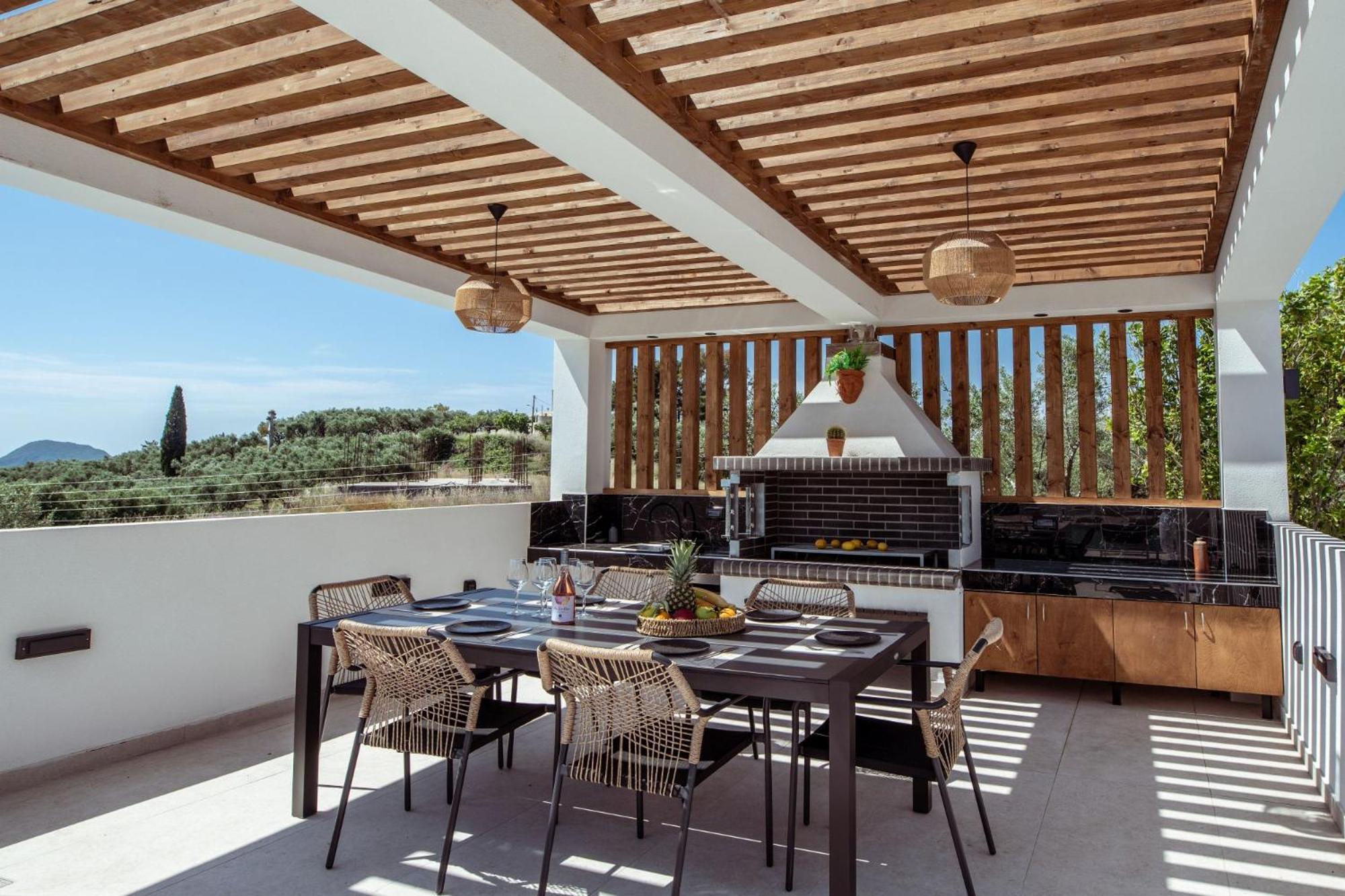 Villa Roselia - Luxury Escape with Magnificent Views, by ZanteWize