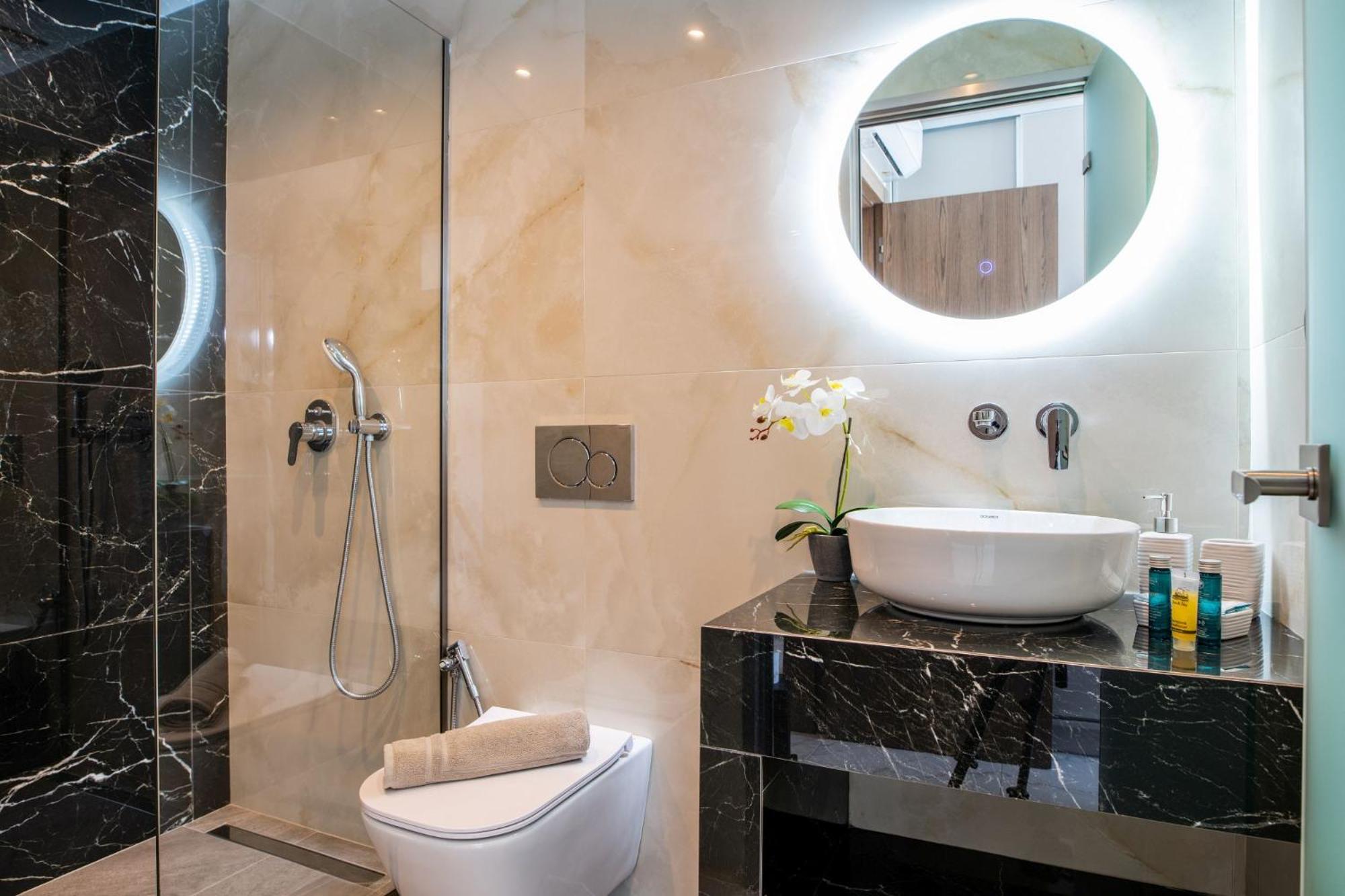 Villa Roselia - Luxury Escape with Magnificent Views, by ZanteWize