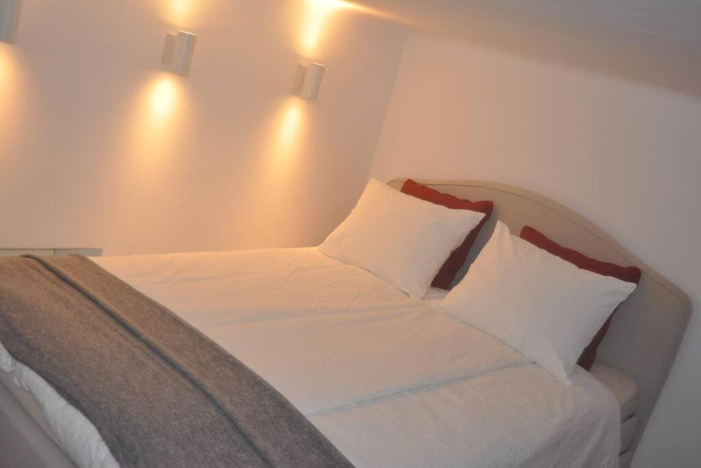 Jane's Place, experience the atmosphere of a historic villa & free parking view 5