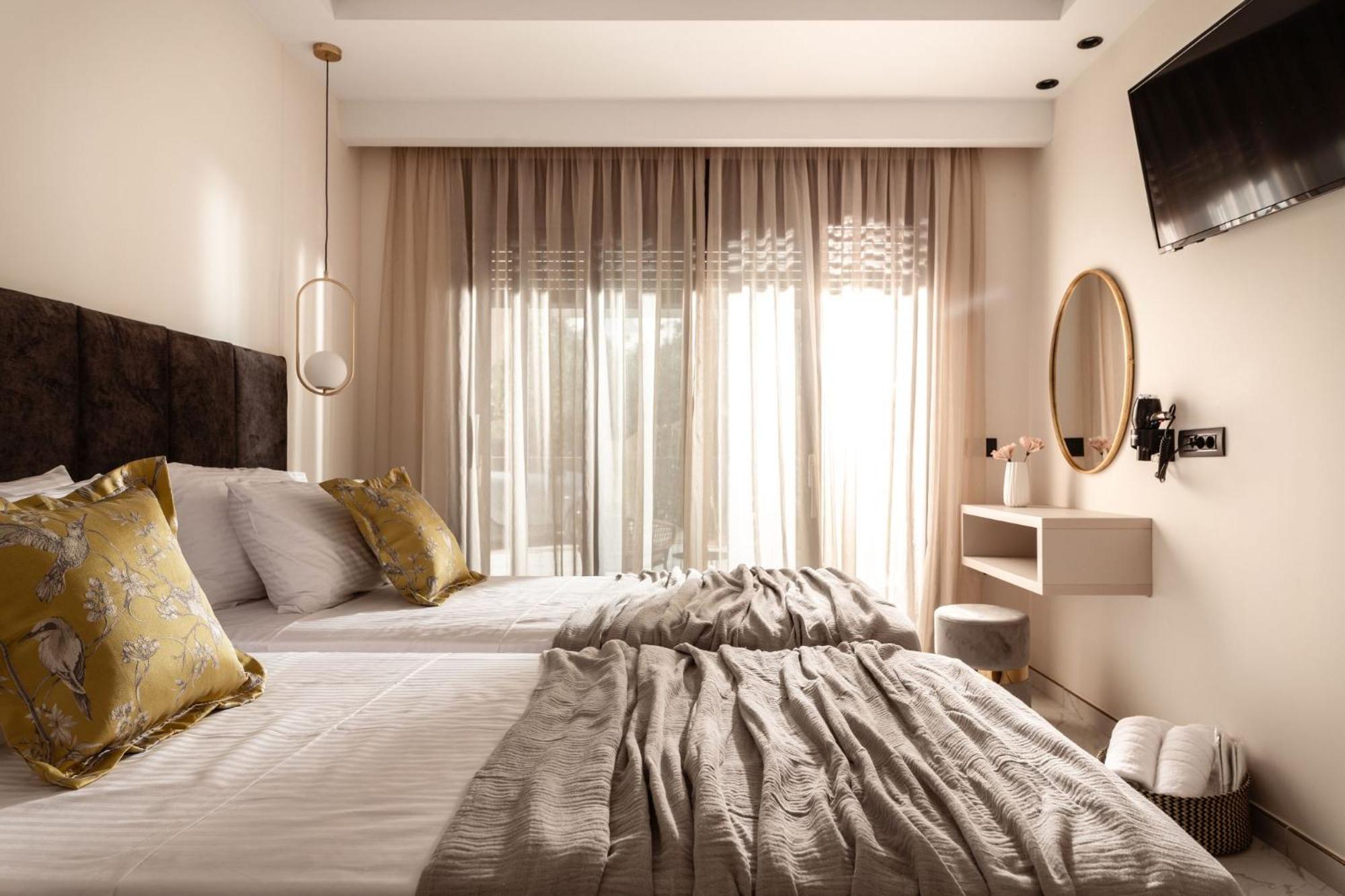 Villa Roselia - Luxury Escape with Magnificent Views, by ZanteWize