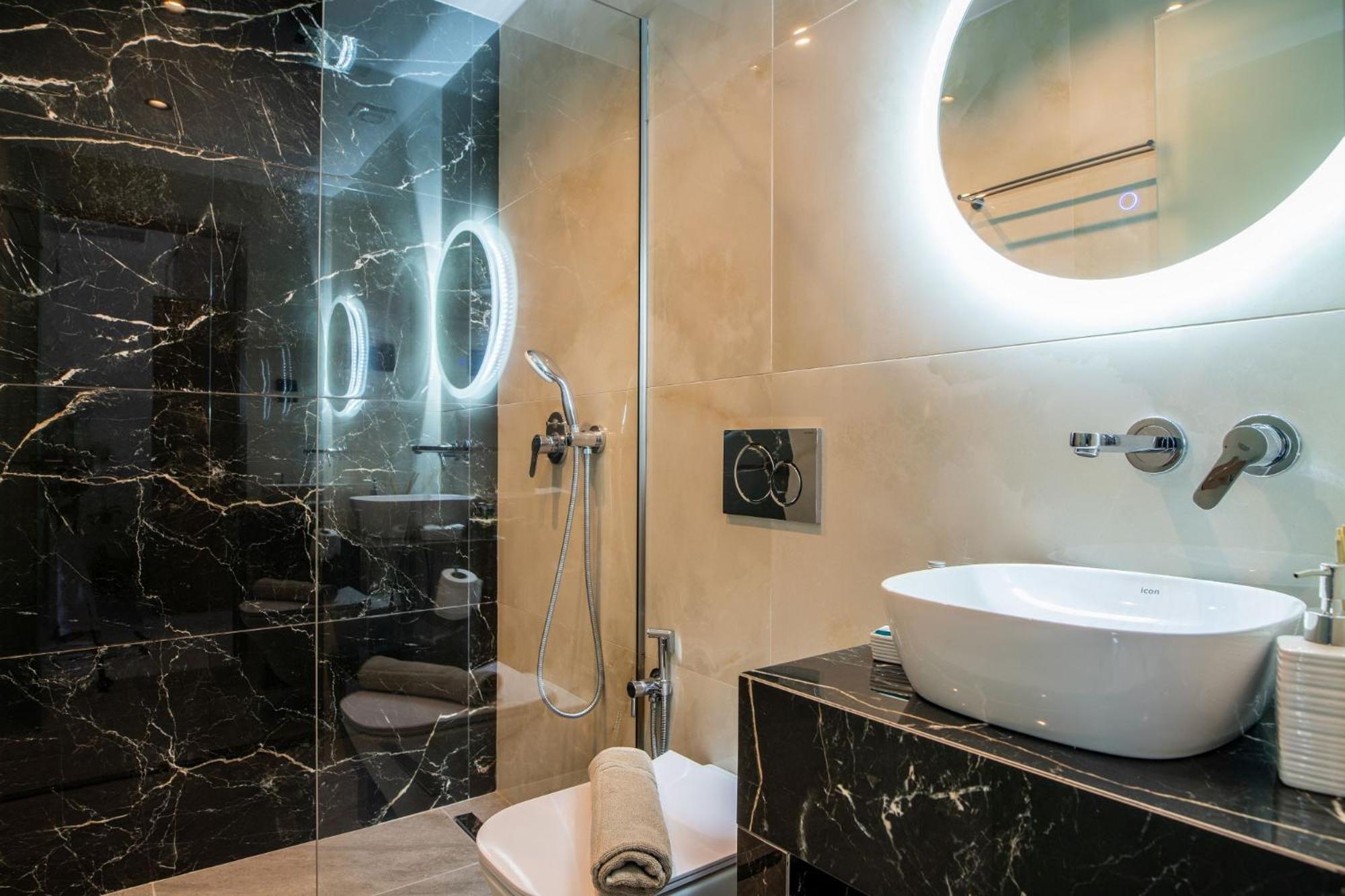 Villa Roselia - Luxury Escape with Magnificent Views, by ZanteWize