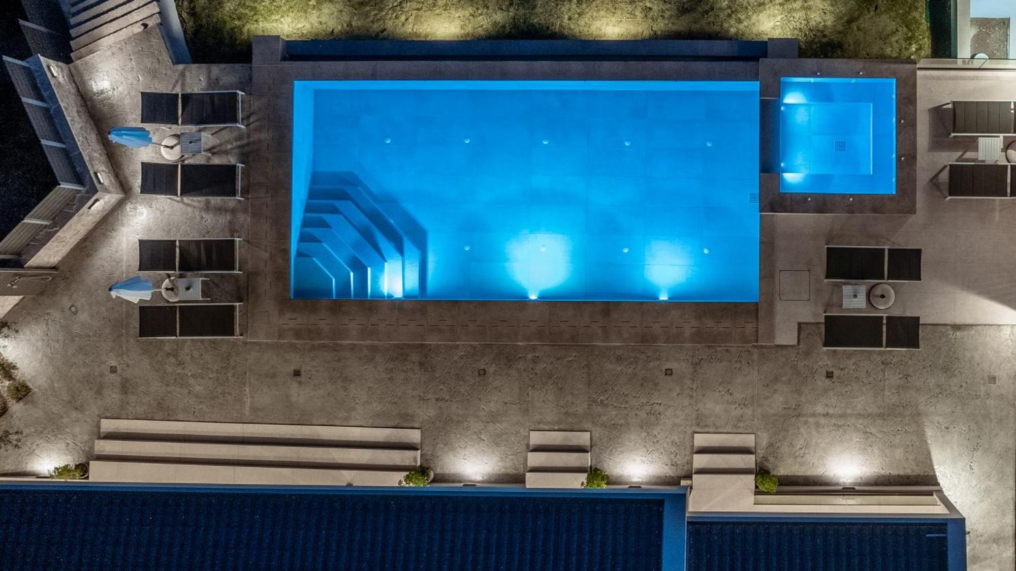 Villa Roselia - Luxury Escape with Magnificent Views, by ZanteWize