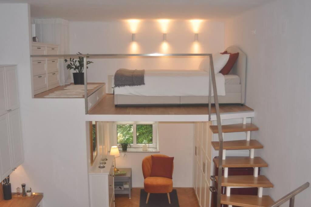Jane's Place, experience the atmosphere of a historic villa & free parking view 4