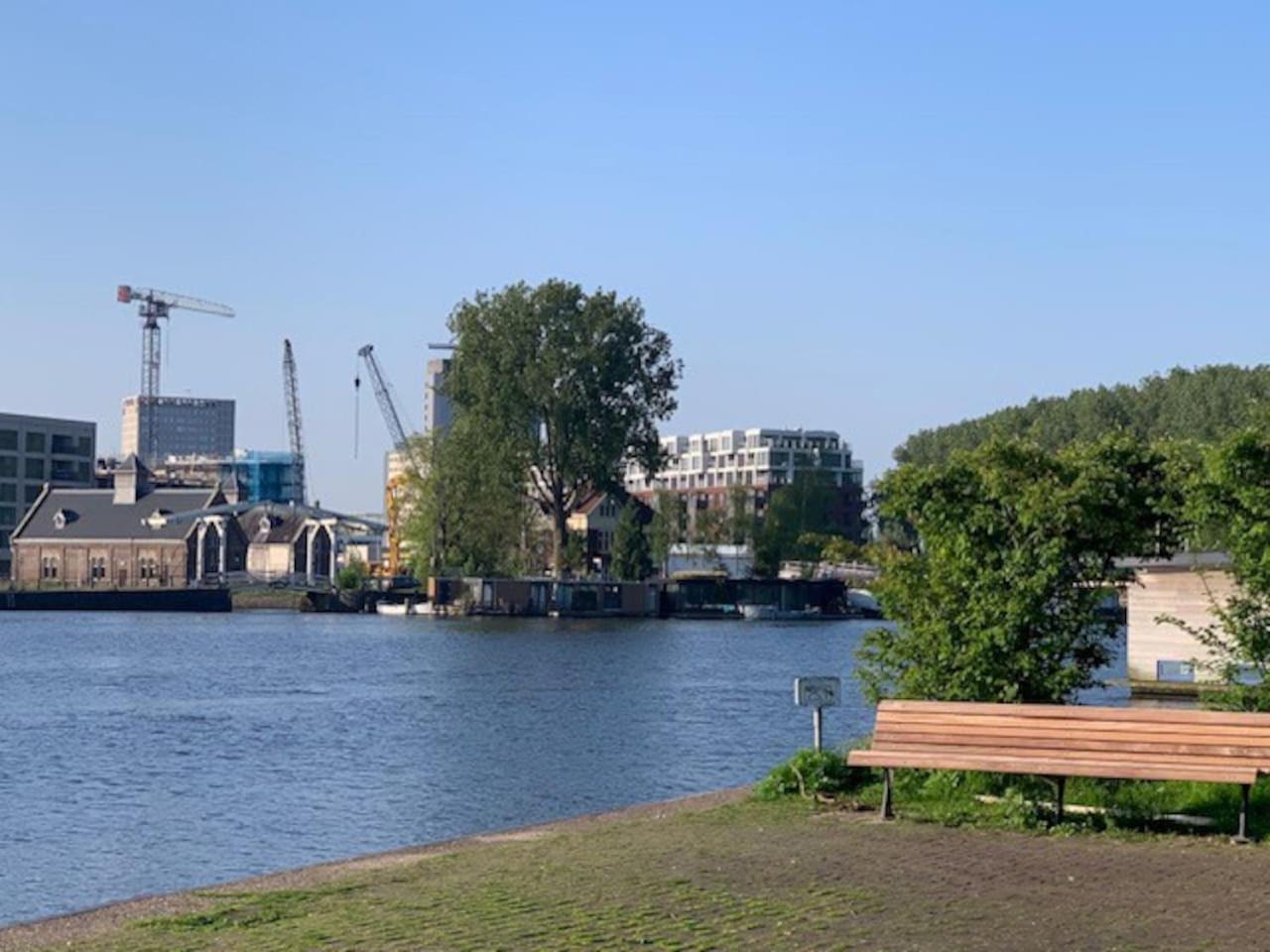 Beautiful Amstel houseboat