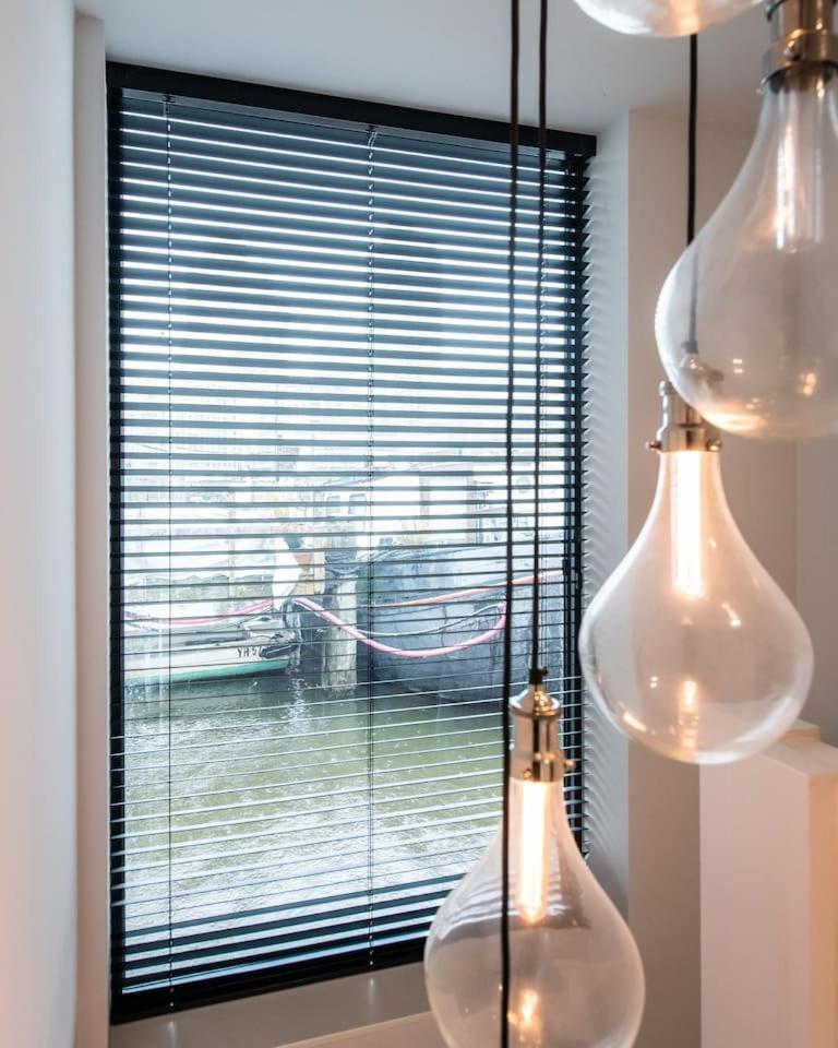 Beautiful Amstel houseboat