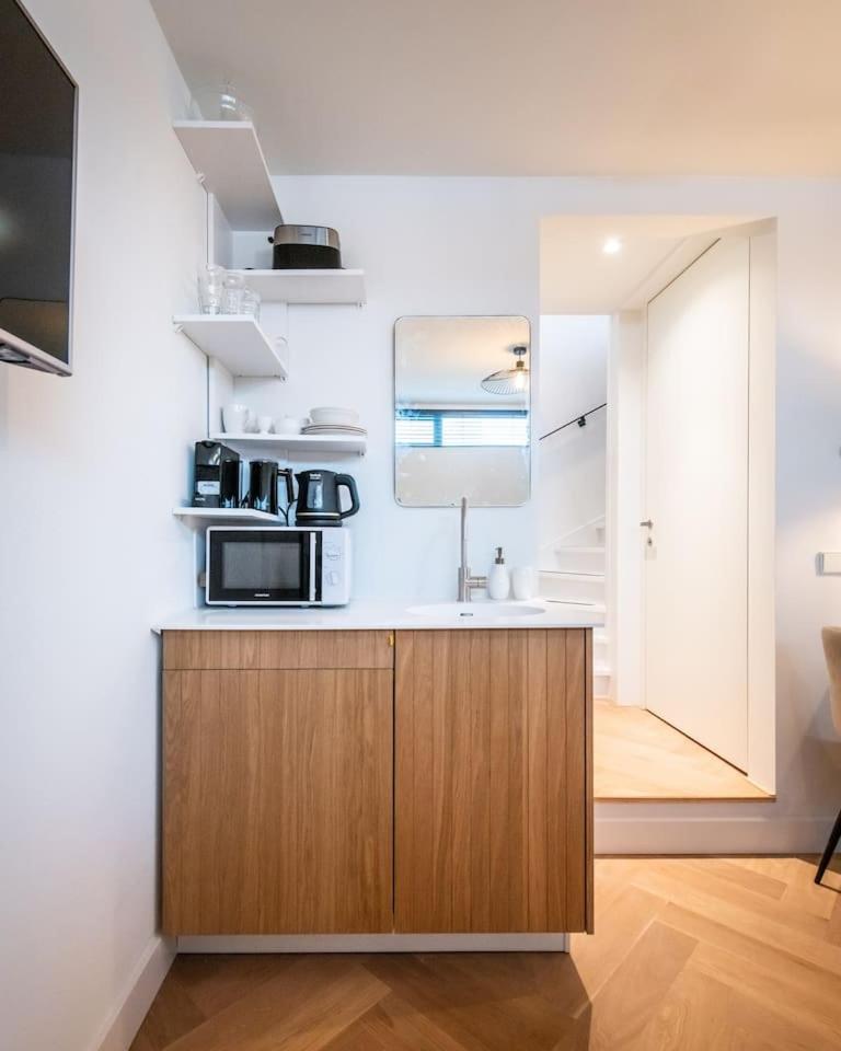 Beautiful Amstel houseboat