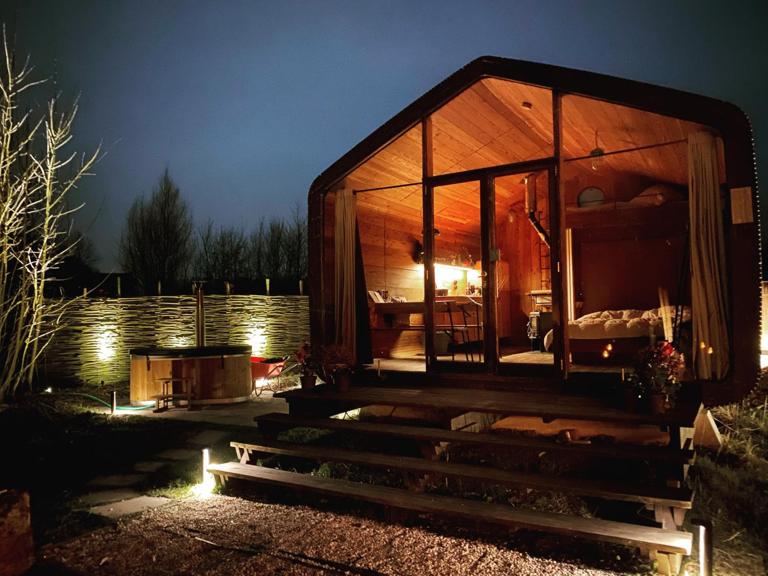 Bed & Wellness Pigs and Pillows with private hottub and sauna and tandembike rental included in price near Amsterdam