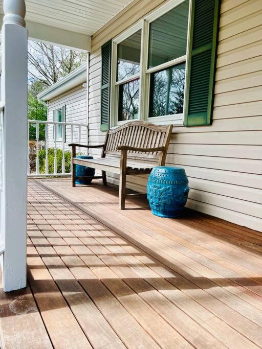 Hamptons Retreat: Near Beaches, Restaurants, Wineries view 5