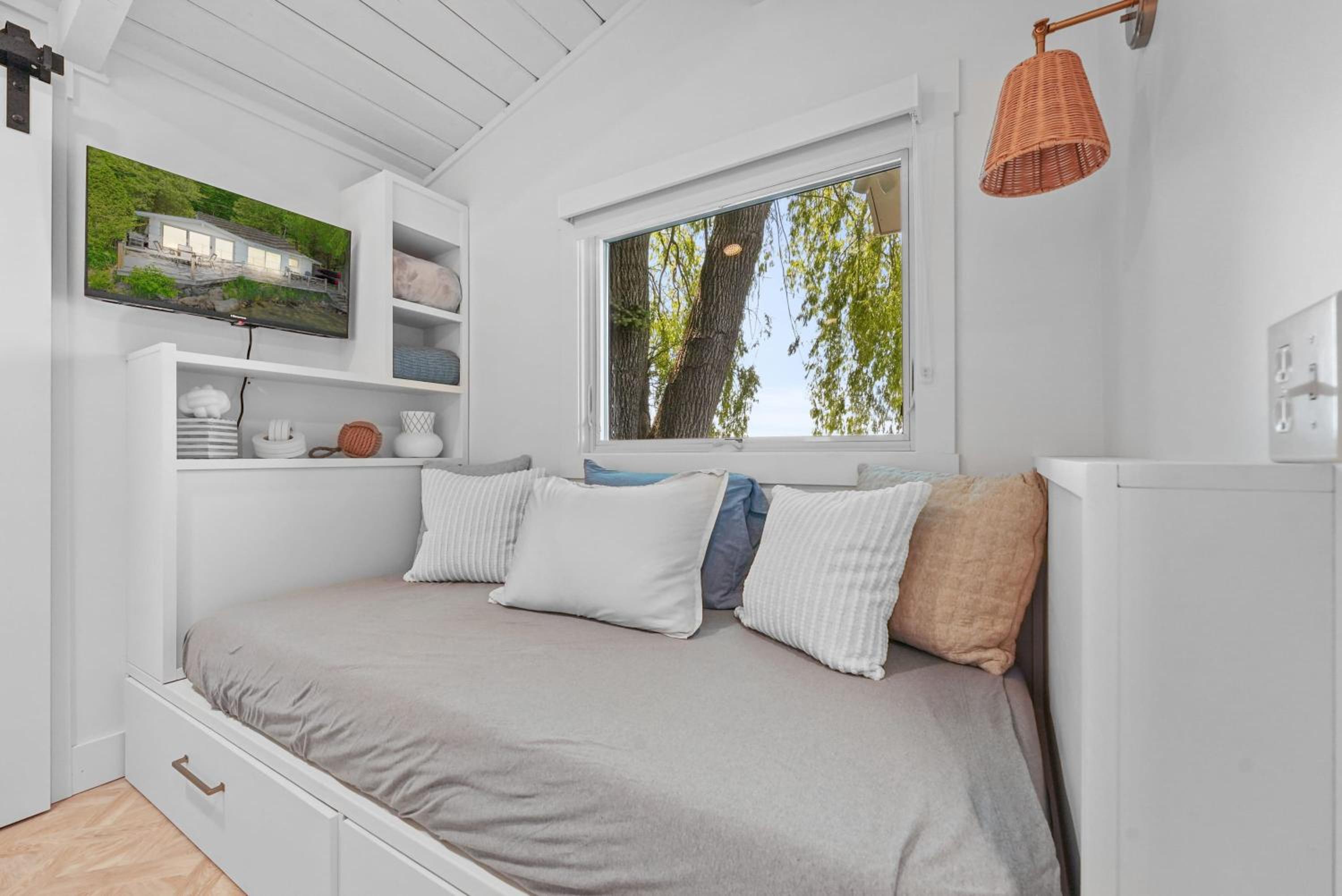 Cozy Crystal Cottage