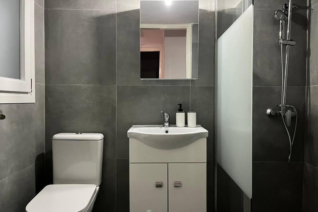 Pame Rentals - Ideal For 4 in Pagrati photo 4
