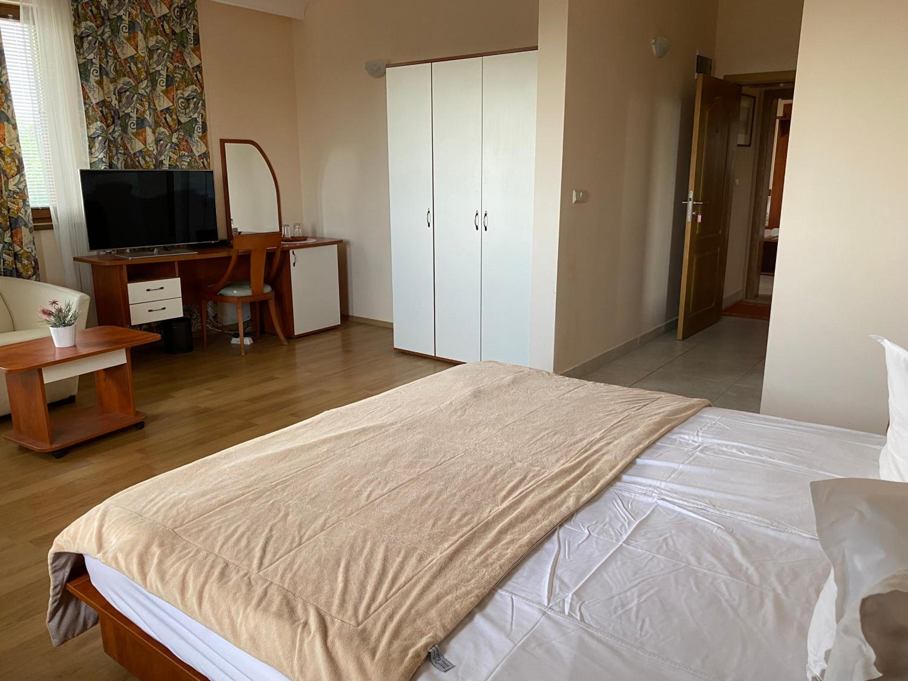 Guest House Golden Flake 4km from Bolata beach