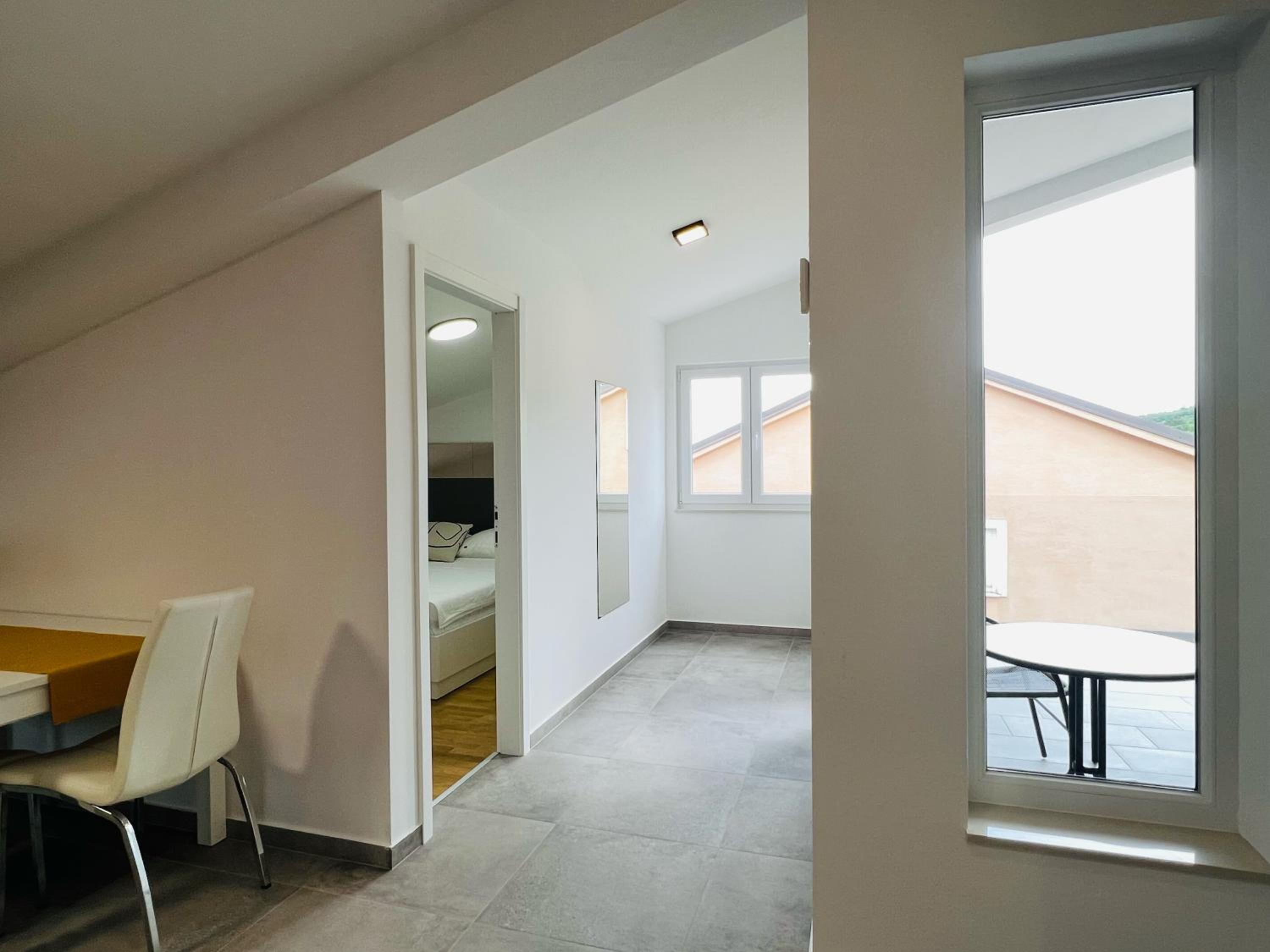 Apartmani AViS