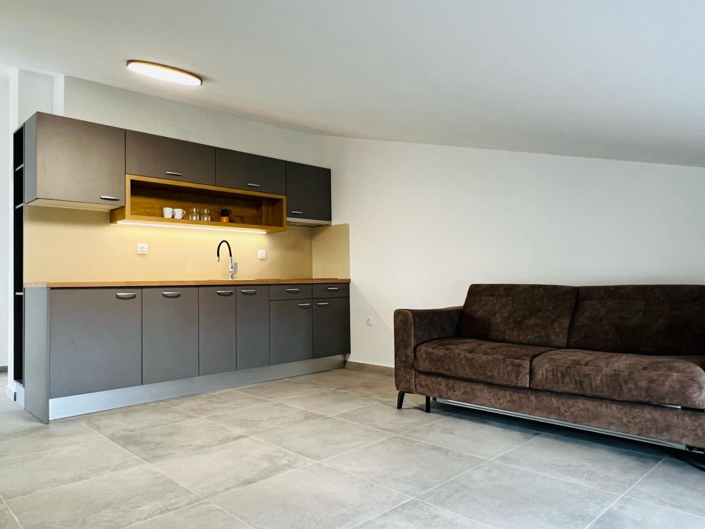 Apartmani AViS