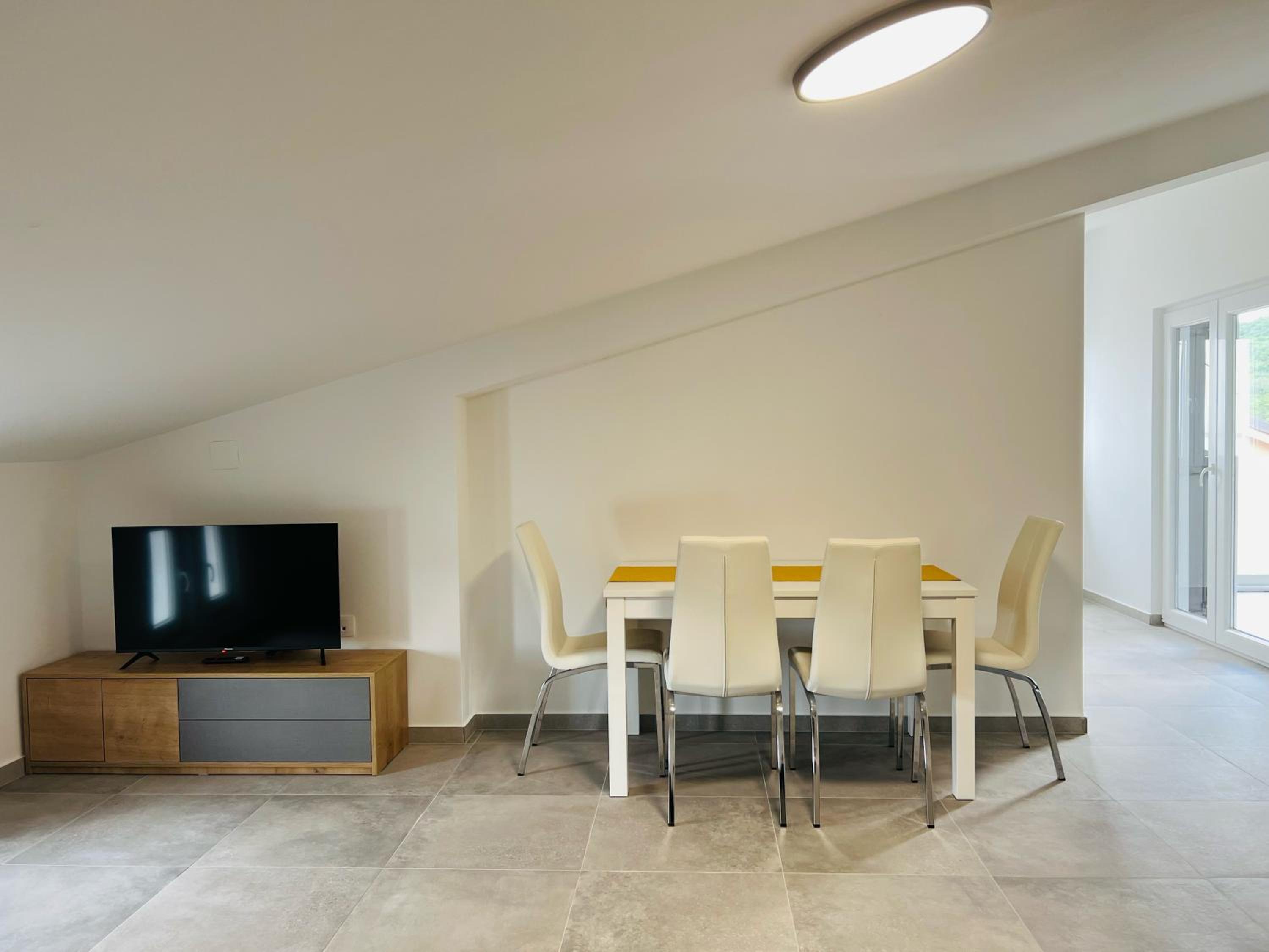 Apartmani AViS