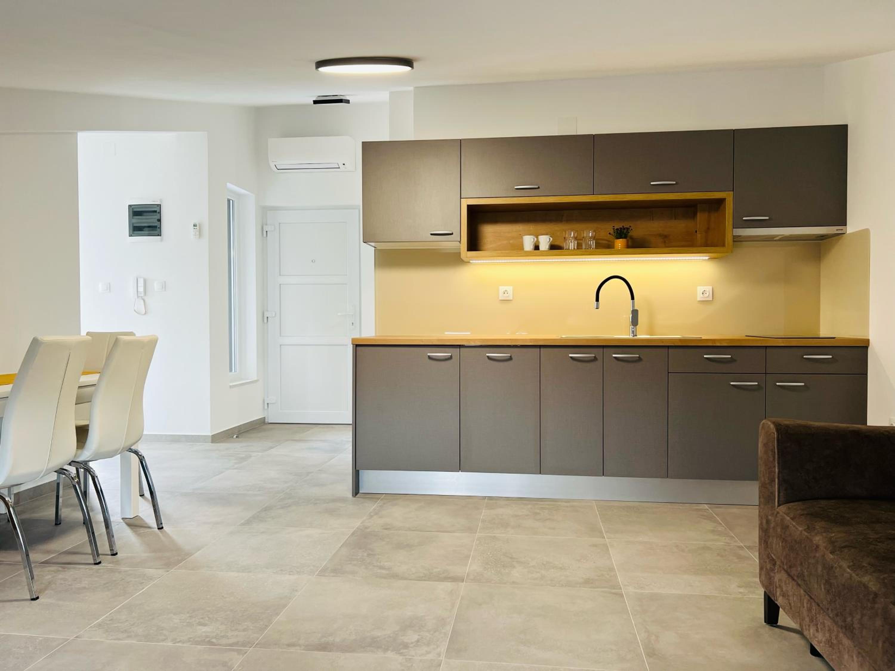 Apartmani AViS