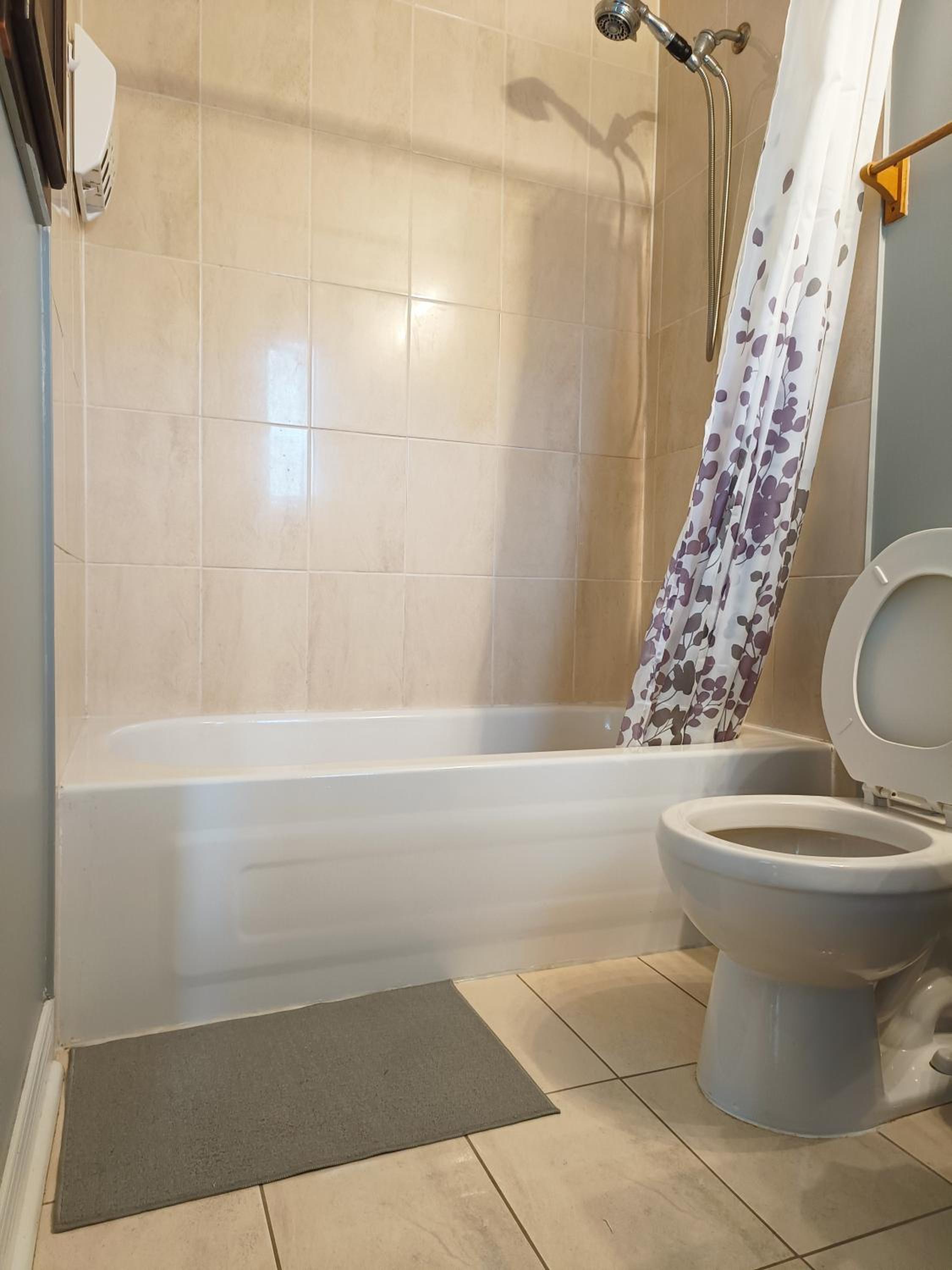 Affordable Room with FREE Parking in Newmarket ON