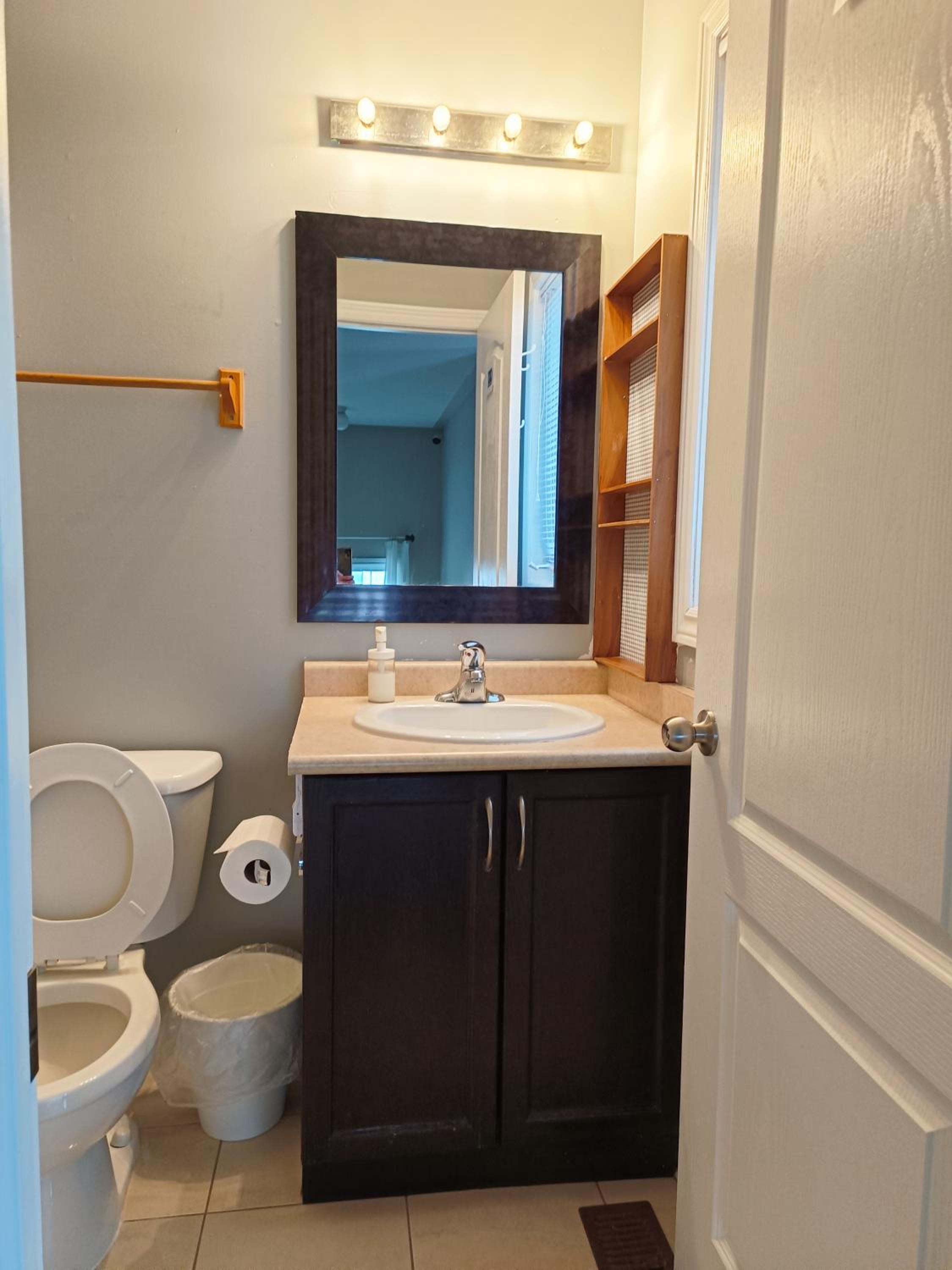 Affordable Room with FREE Parking in Newmarket ON