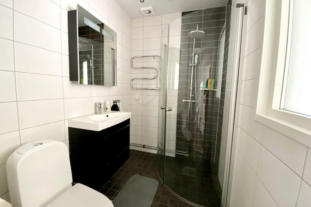 Christmas deal! 20-27 December, Family House with Free Wifi, Free Streaming Services and Free Parking view 3