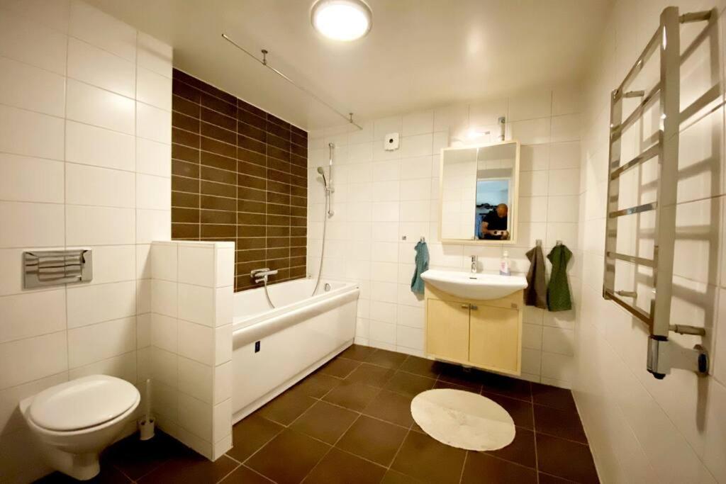 Christmas deal! 20-27 December, Family House with Free Wifi, Free Streaming Services and Free Parking view 2