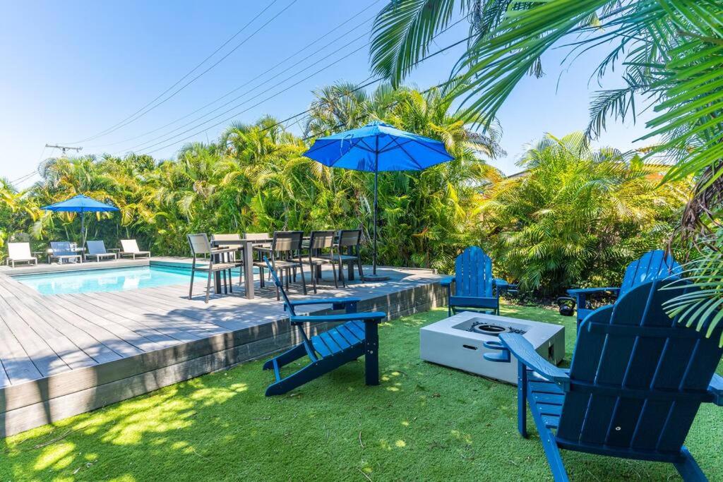 Heated Pool Modern 5 Bedrooms House 10 minutes to the Ocean