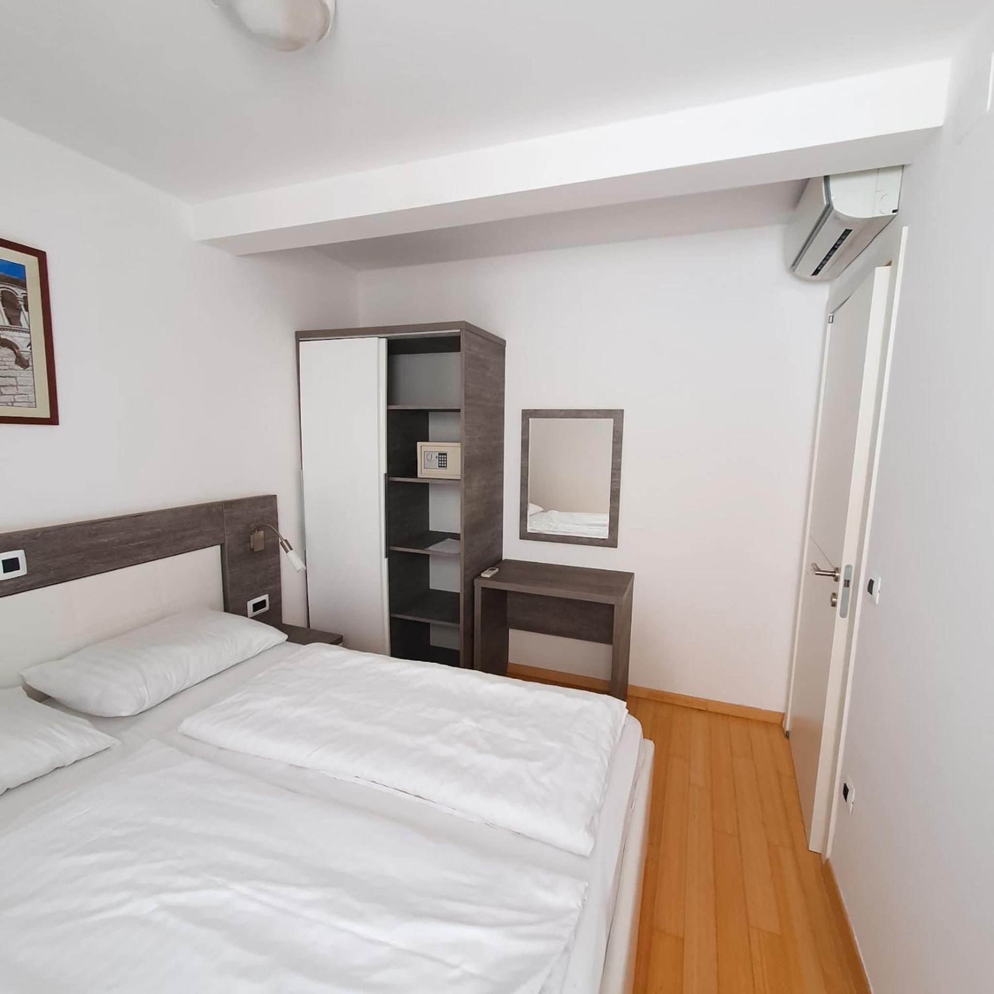 Premium Apartment Petrcane view 2