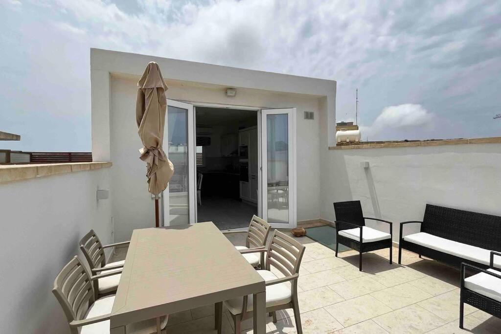 Brand new 3-level sea view apartment near beach view 3