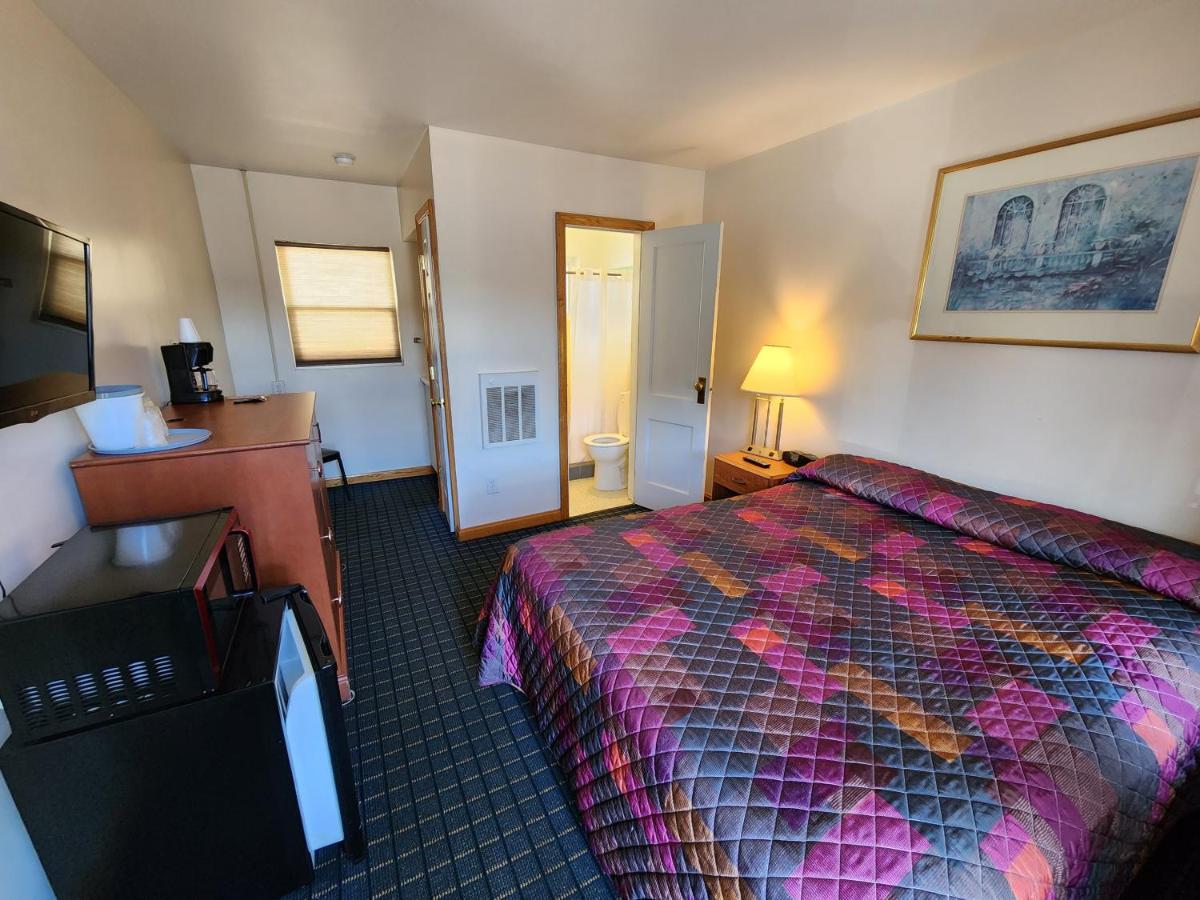 Riviera Motel view 4