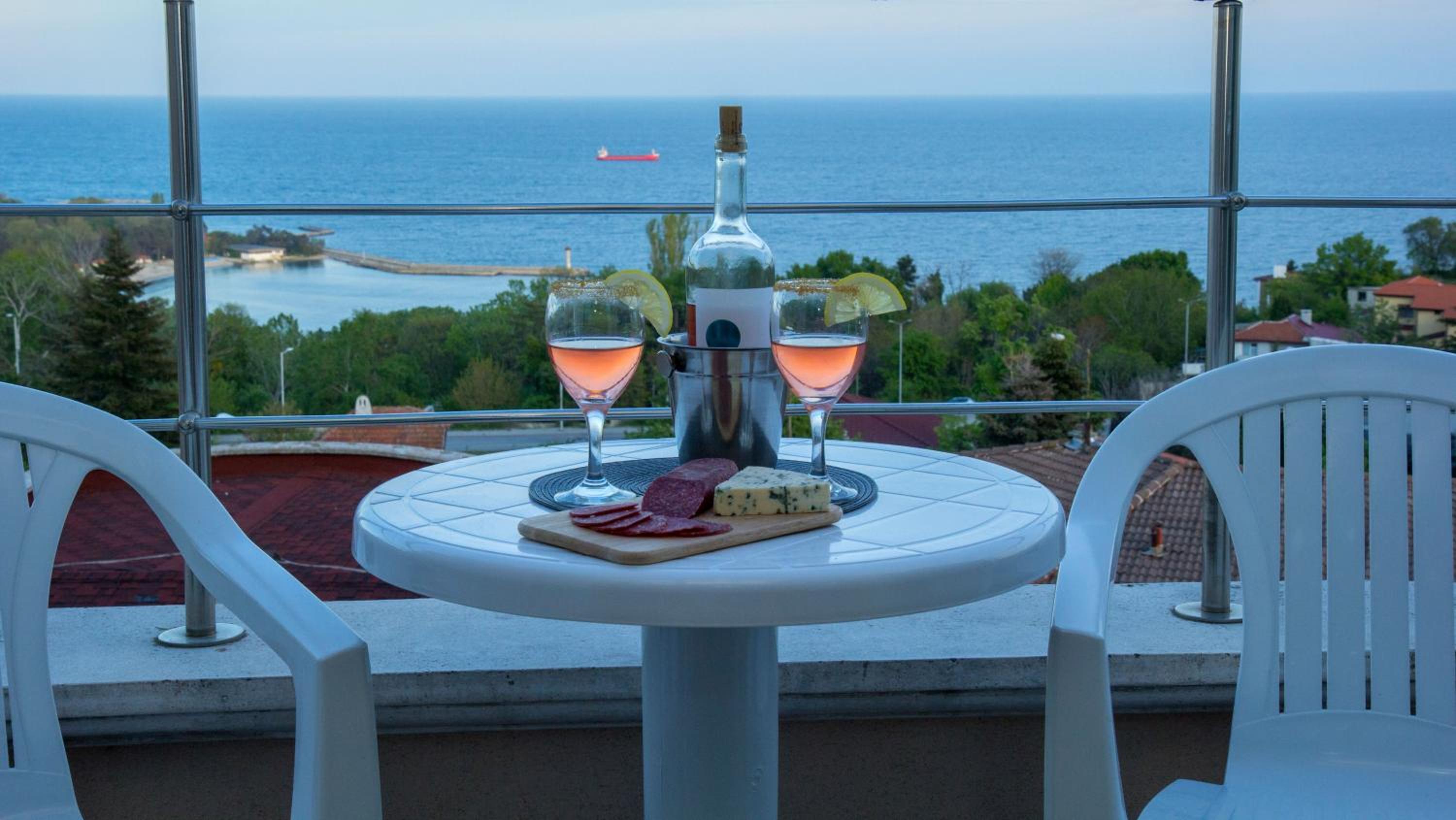 Black sea Narcissus - quiet studio with amazing sea view