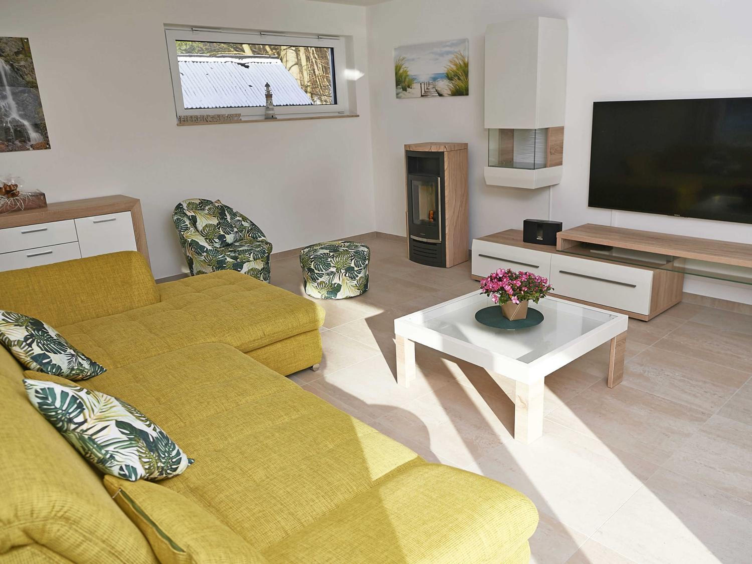 Haus Kap Arkona in Sellin - Fewo 02 mit Kamin und Terrasse