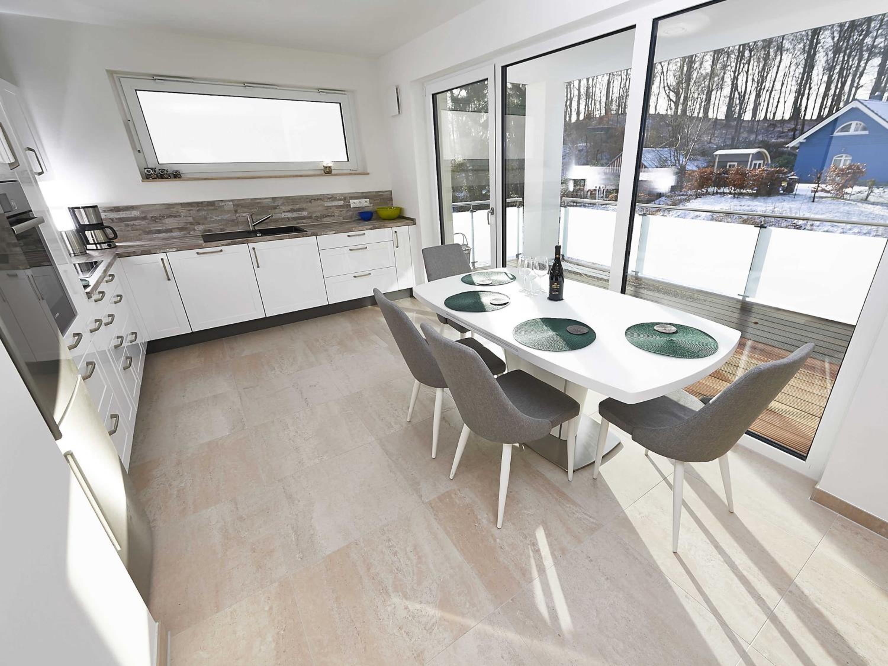 Haus Kap Arkona in Sellin - Fewo 02 mit Kamin und Terrasse