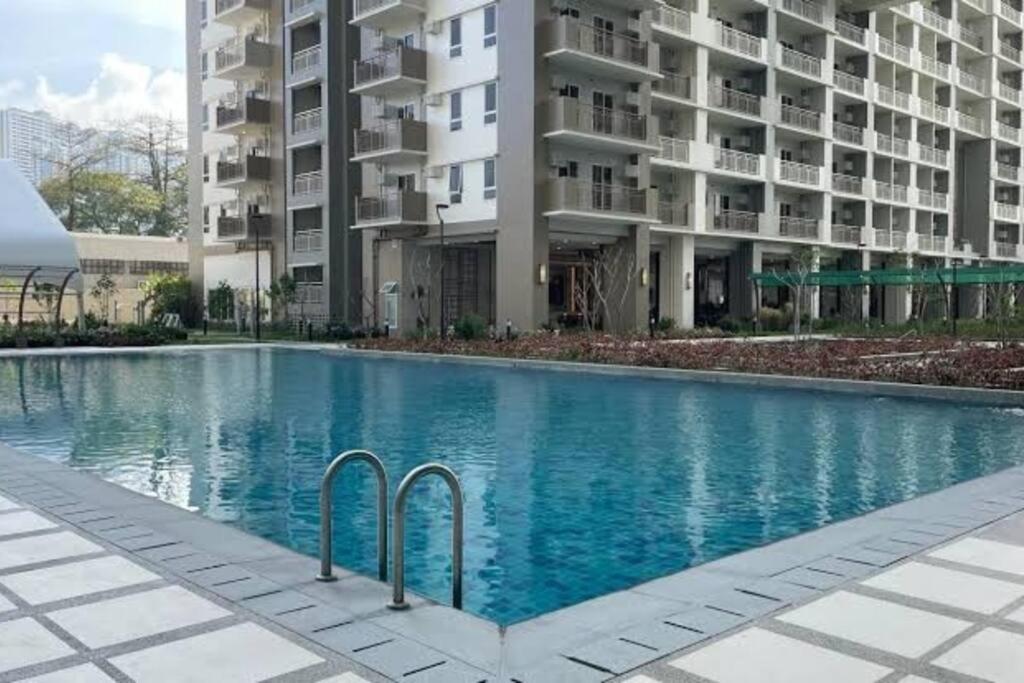 mandaluyong 2 br condo for rent view 4