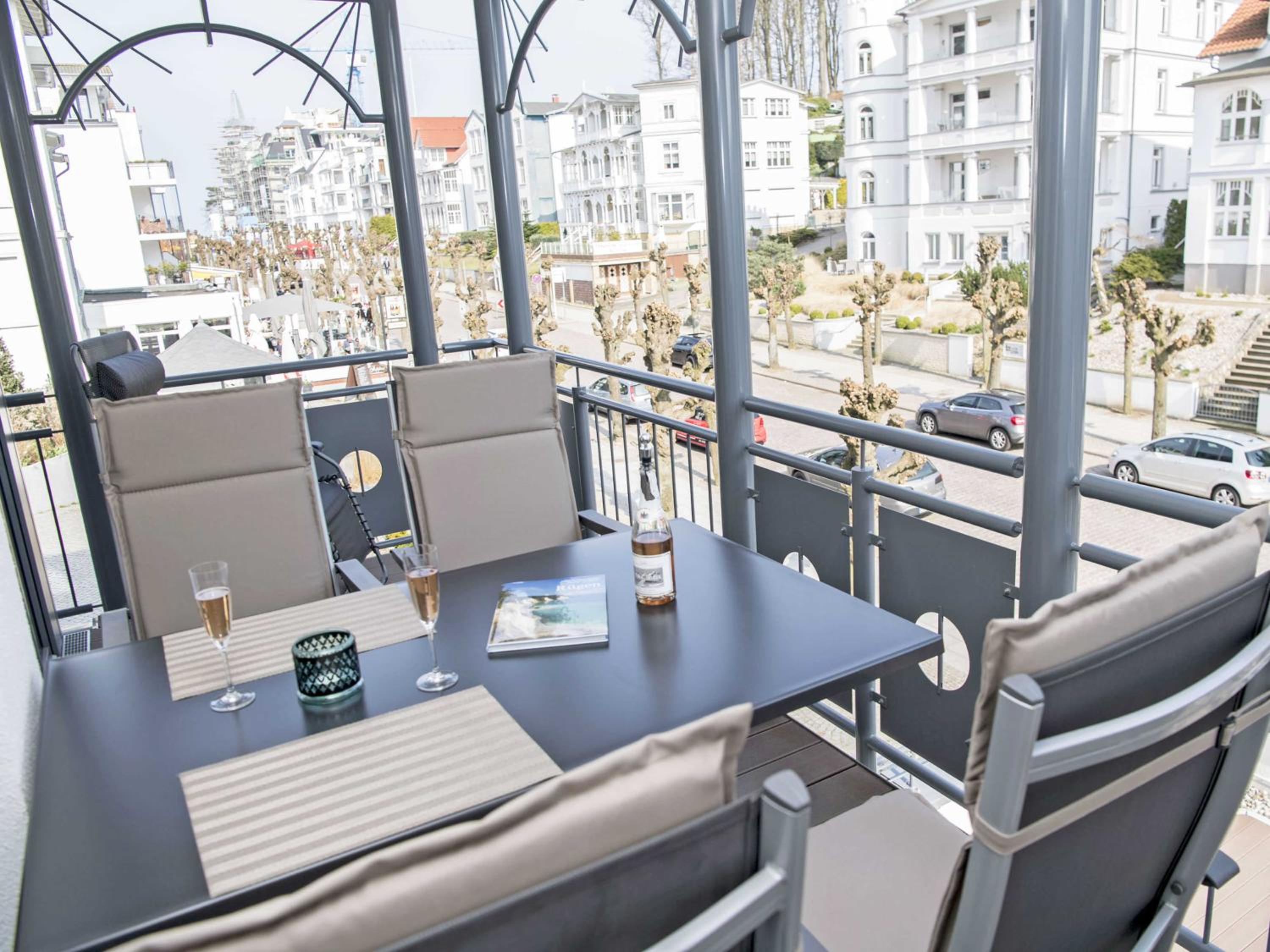 Villa Louisa in Sellin - WG 39 mit Balkon, strandnah