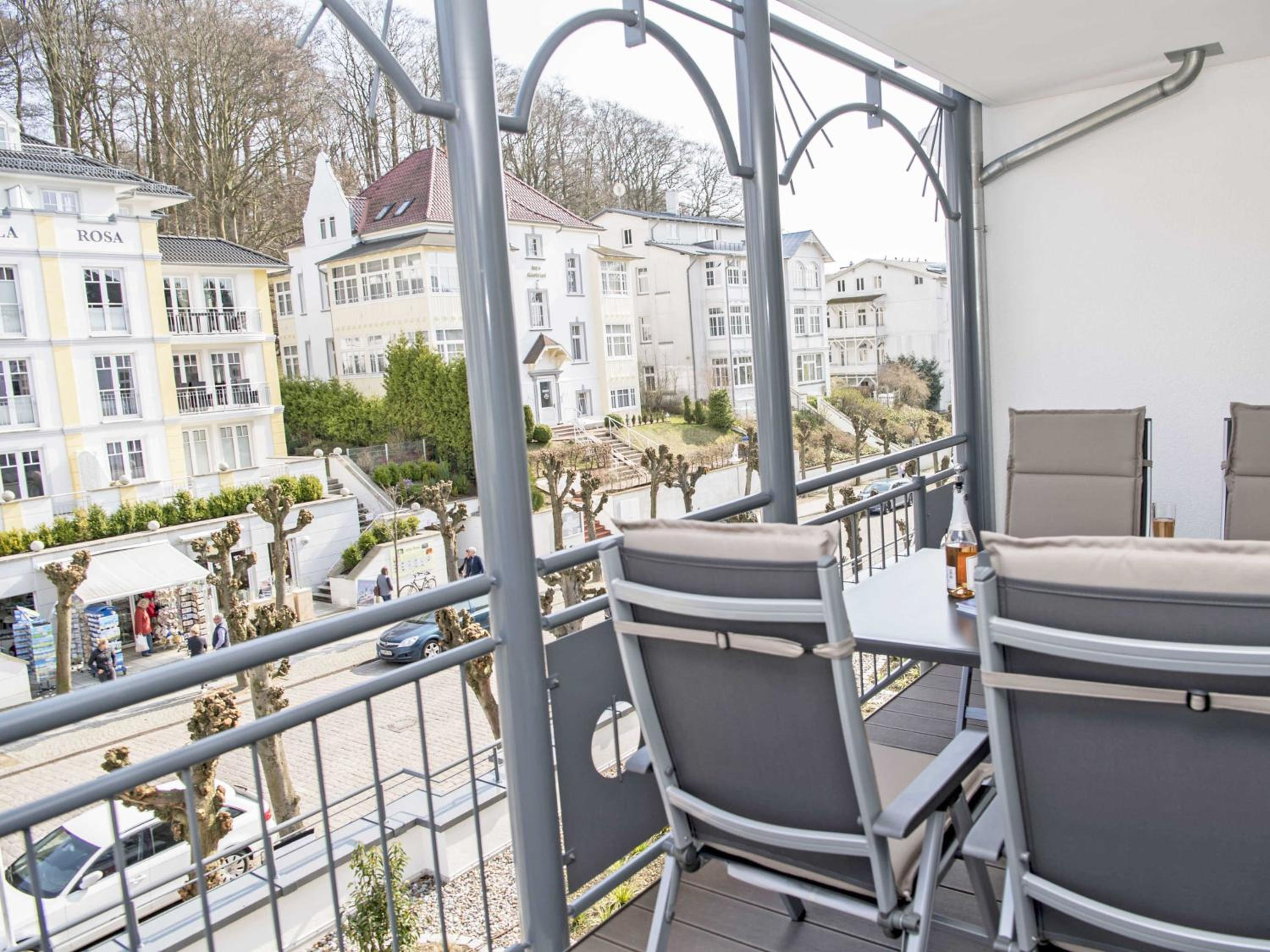 Villa Louisa in Sellin - WG 39 mit Balkon, strandnah