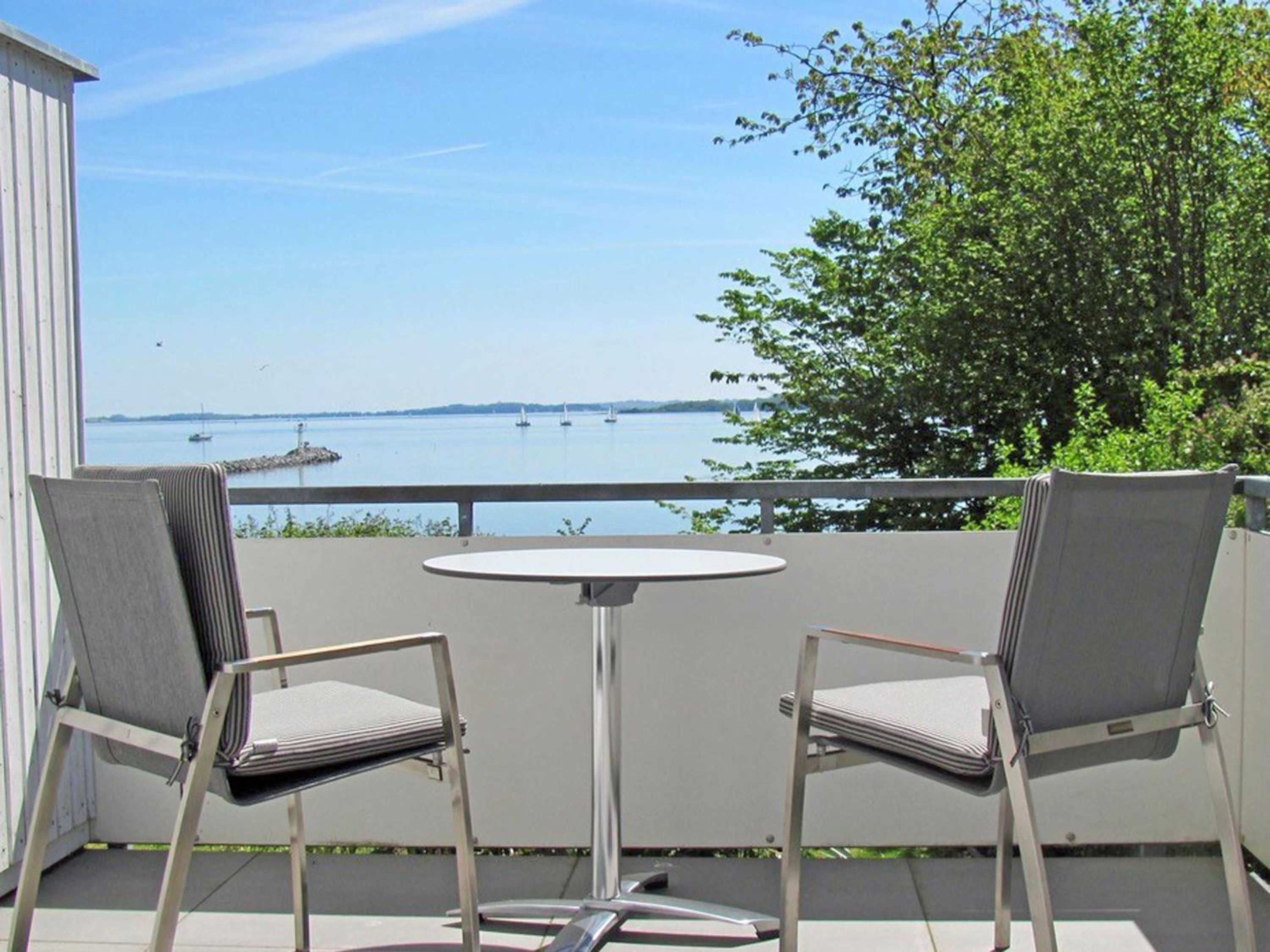 Villa Vilmblick - Wohnung 07 mit Terrasse und Boddenblick