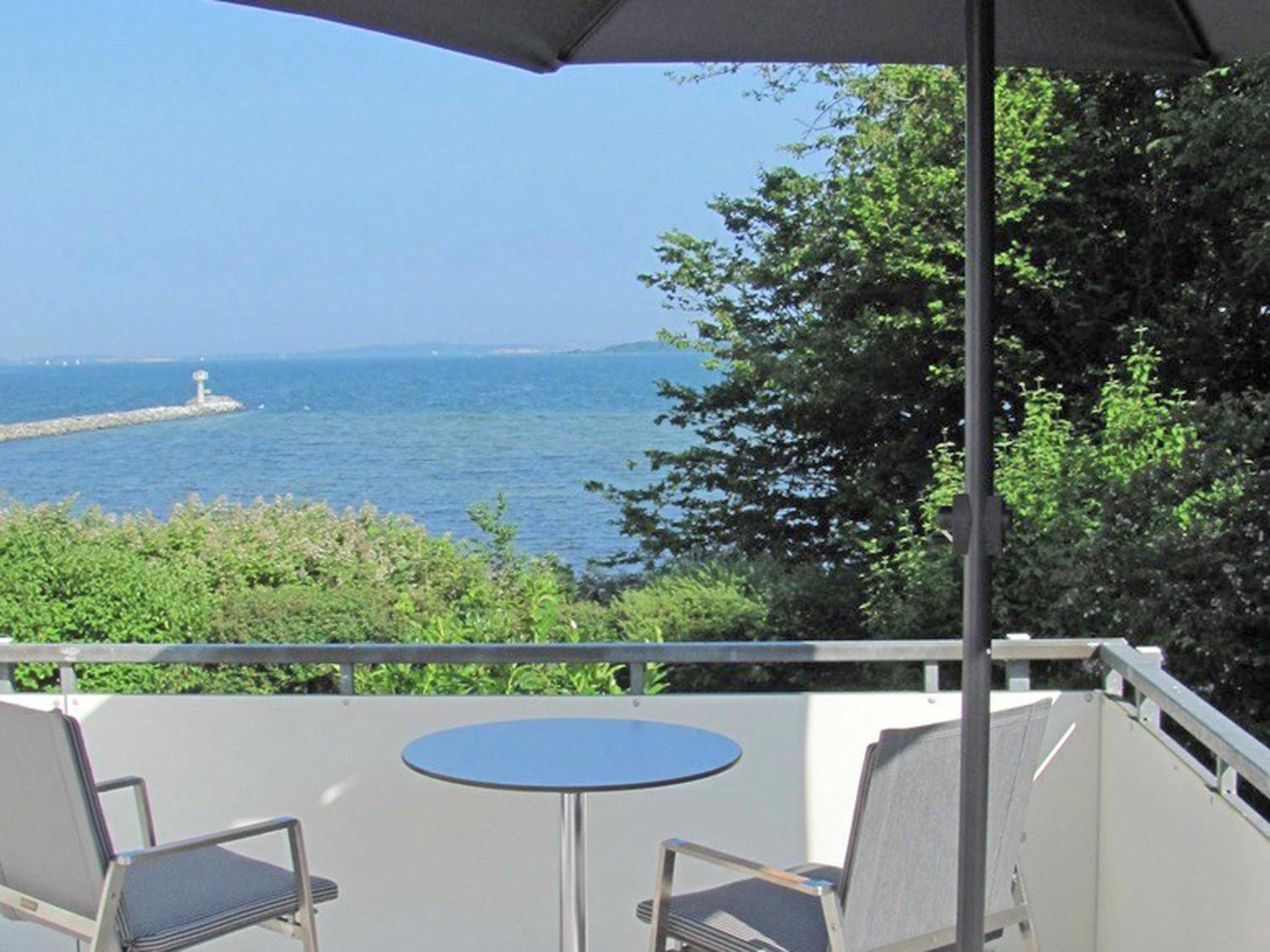Villa Vilmblick - Wohnung 07 mit Terrasse und Boddenblick