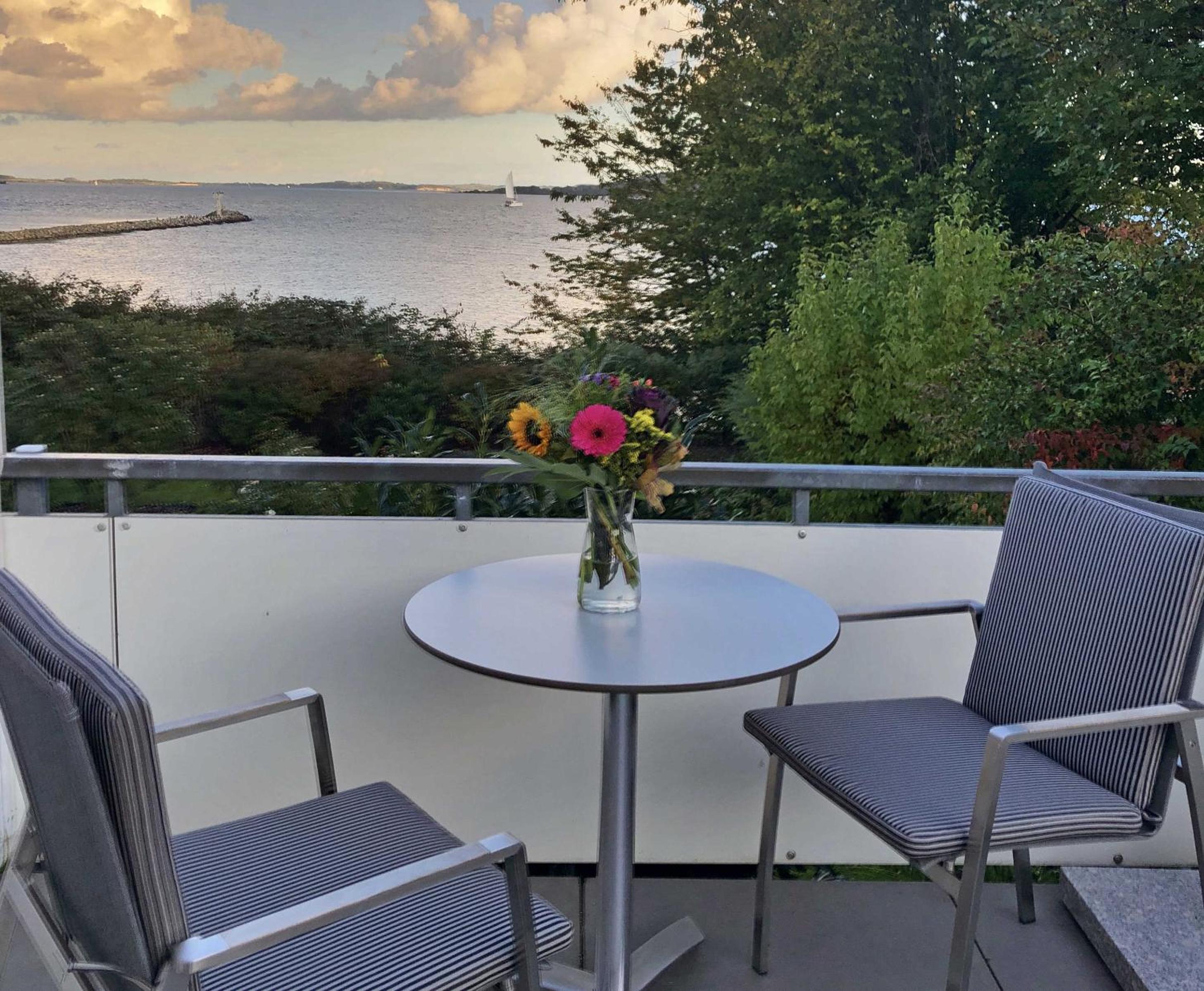 Villa Vilmblick - Wohnung 07 mit Terrasse und Boddenblick