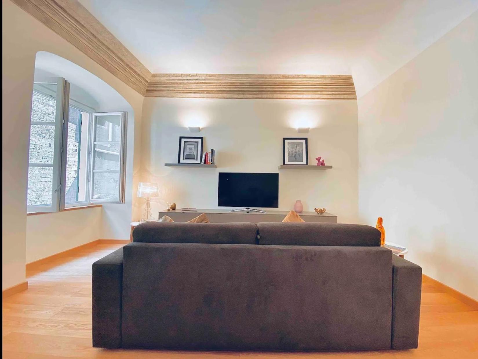 Stunning San Lorenzo 19 Apt - Rolli Palace - Free Private Parking Included!