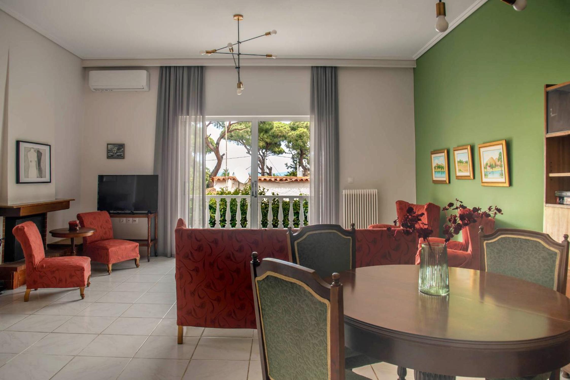 Sunny Escape:Stylish and Roomy Apt in Beach Haven! view 4