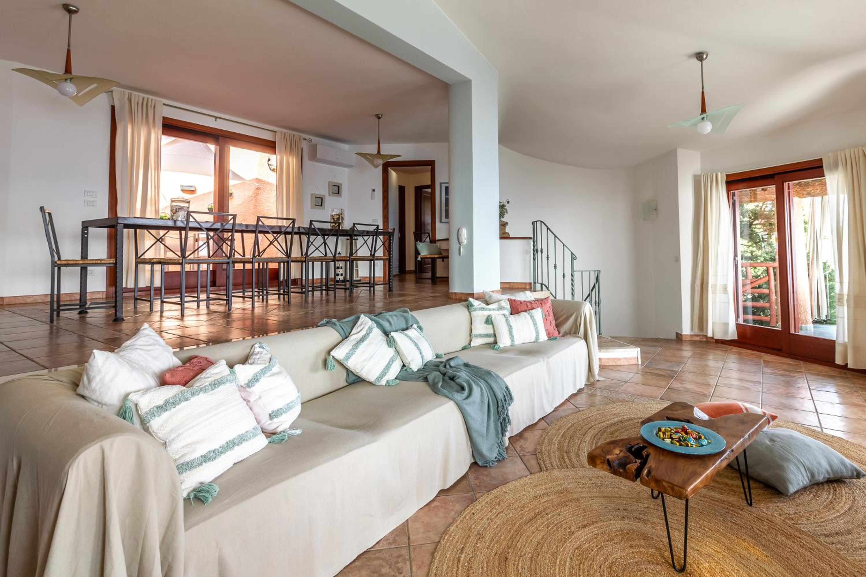 Villa Patty with infinity pool in front of the sea, parking and wifi