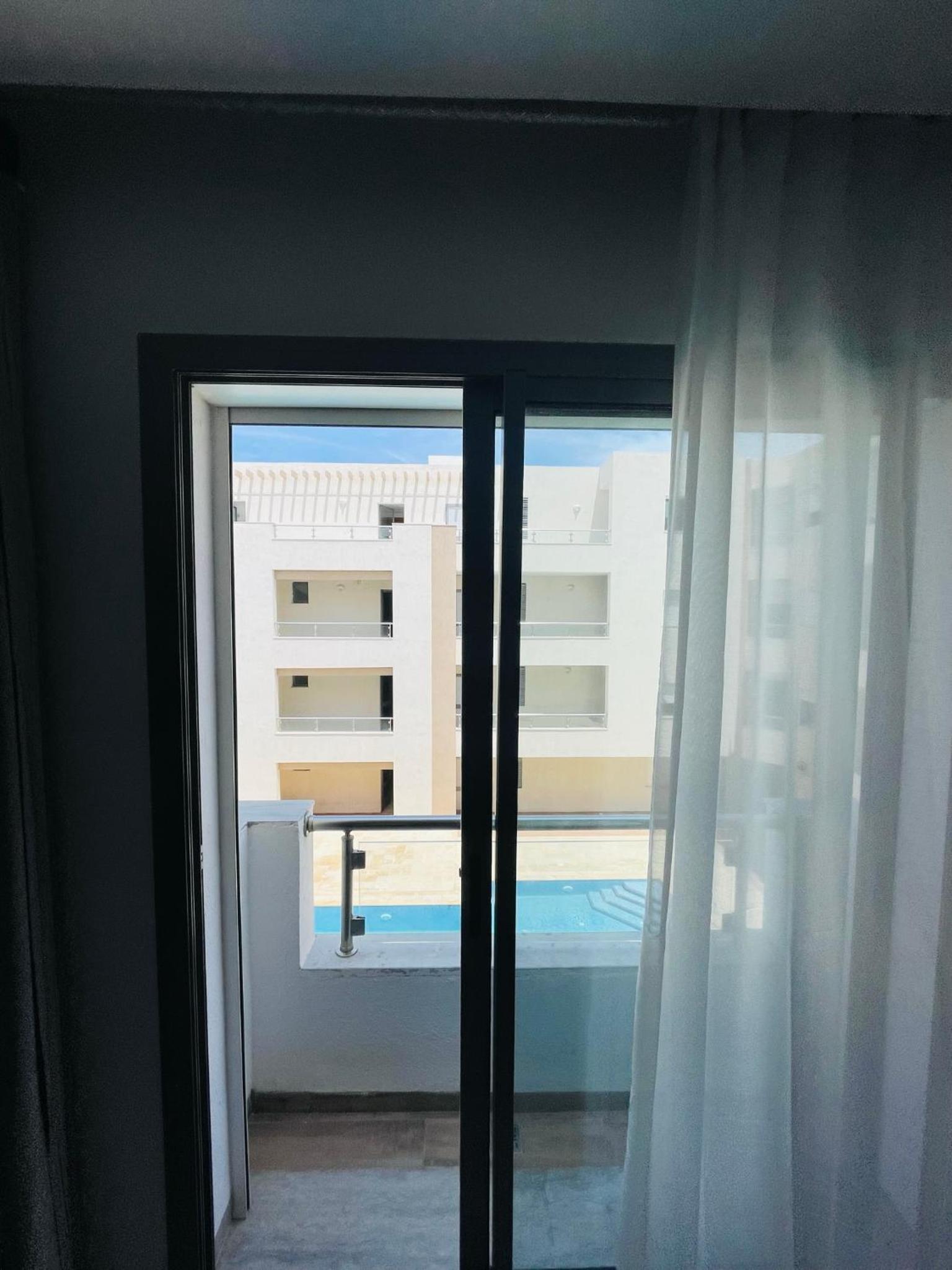 Luxus-Apartment mit Poolblick
