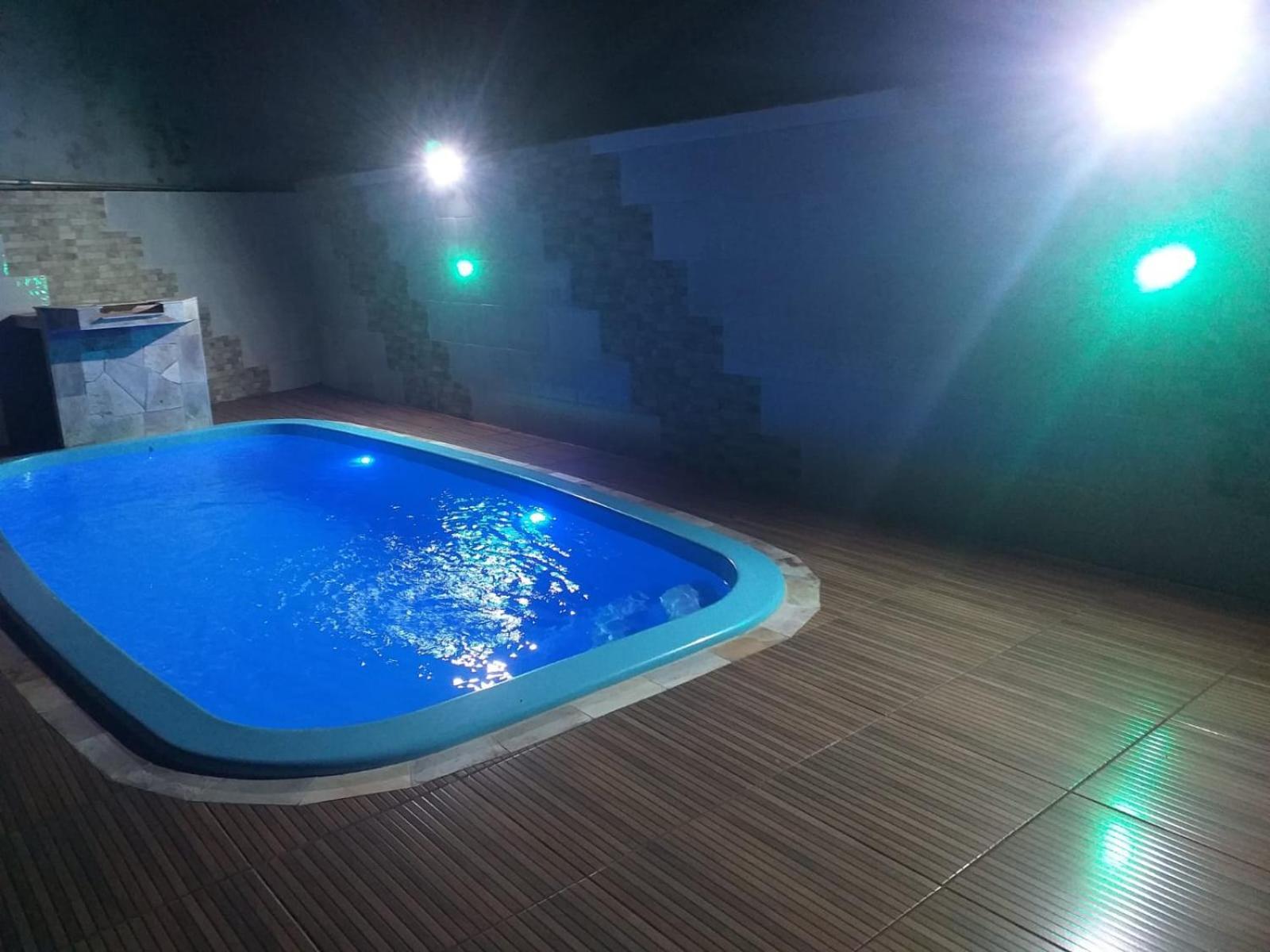 Casa na praia com piscina e churrasqueira